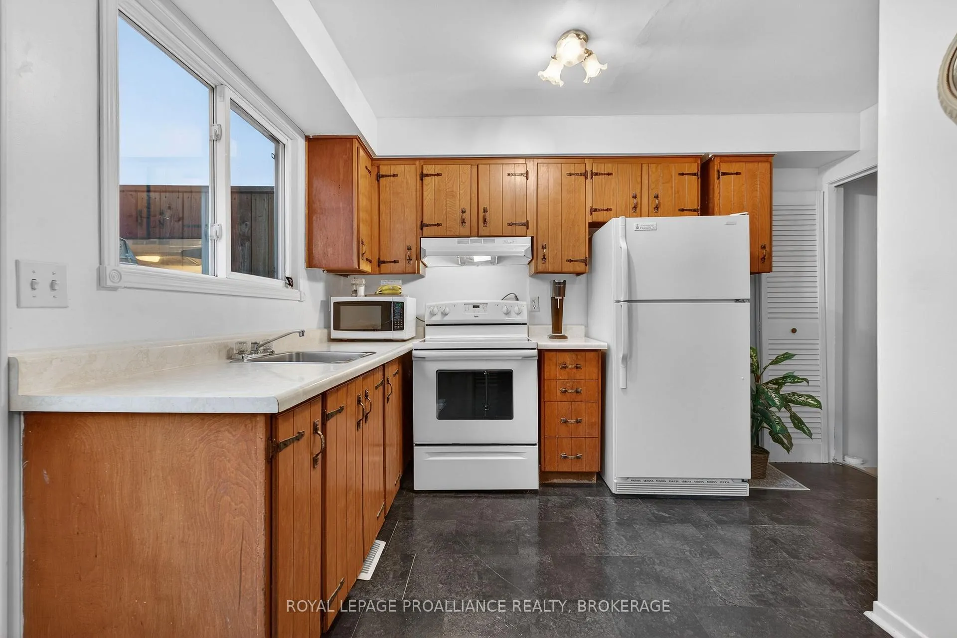 Photo 10 of 759 Somerset Crescent, Kingston, North of Taylor-Kidd Blvd — HOMEH