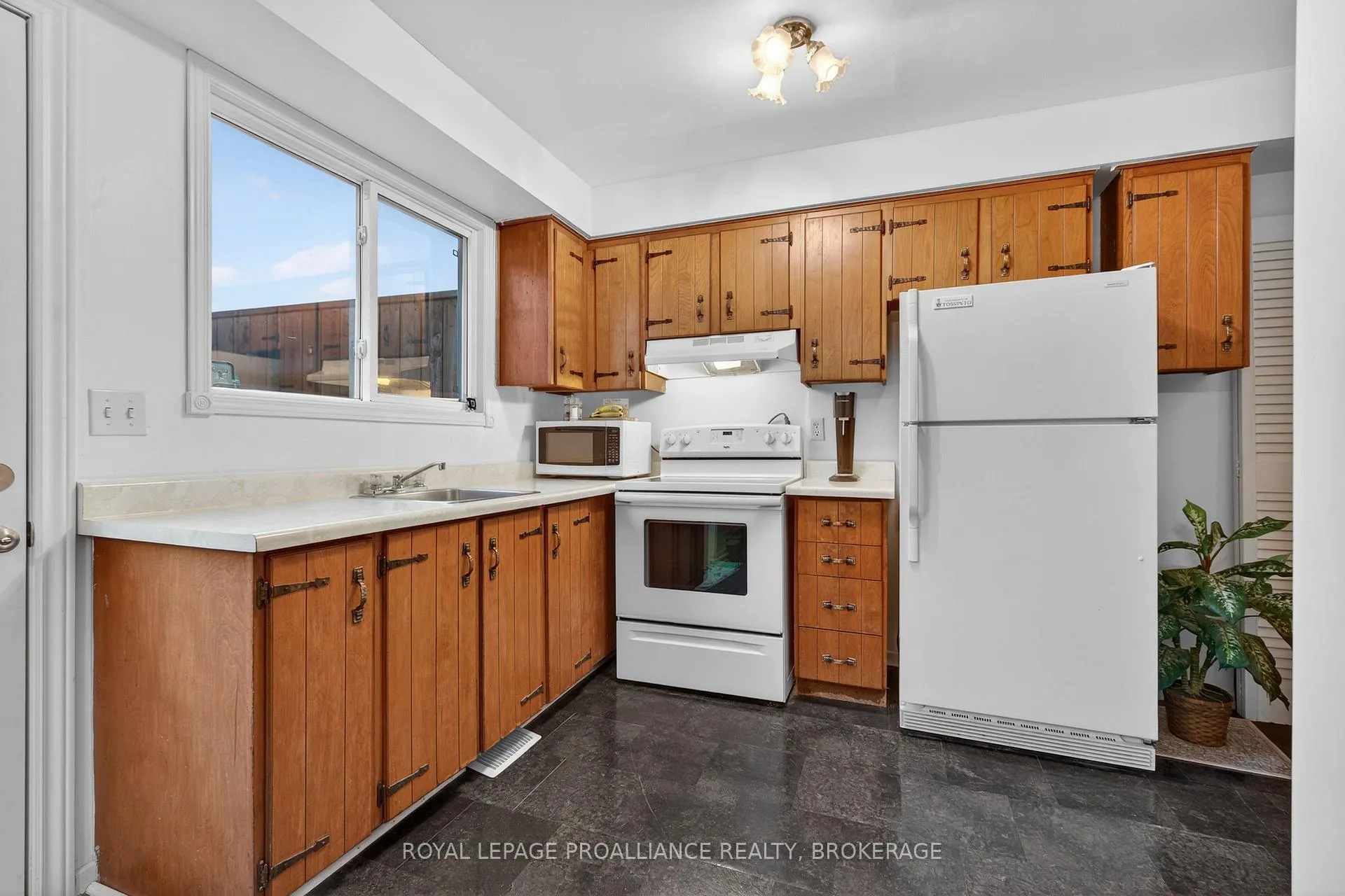 Photo 11 of 759 Somerset Crescent, Kingston, North of Taylor-Kidd Blvd — HOMEH