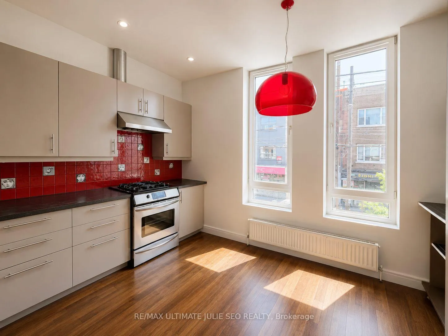 Photo 4 of Unit 2nd floor, 702 Queen Street W, Toronto, Trinity-Bellwoods — HOMEH