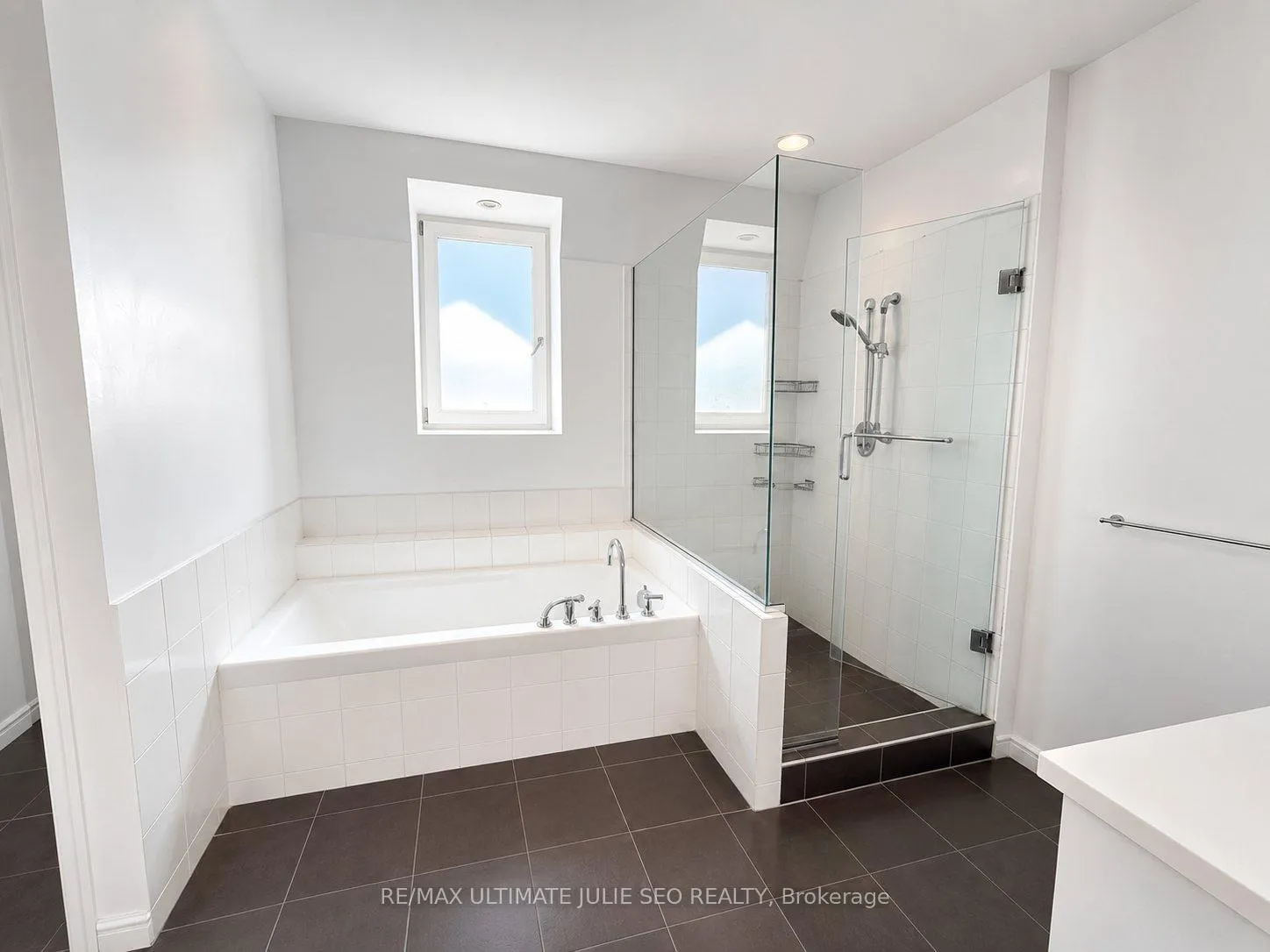 Photo 8 of Unit 2nd floor, 702 Queen Street W, Toronto, Trinity-Bellwoods — HOMEH