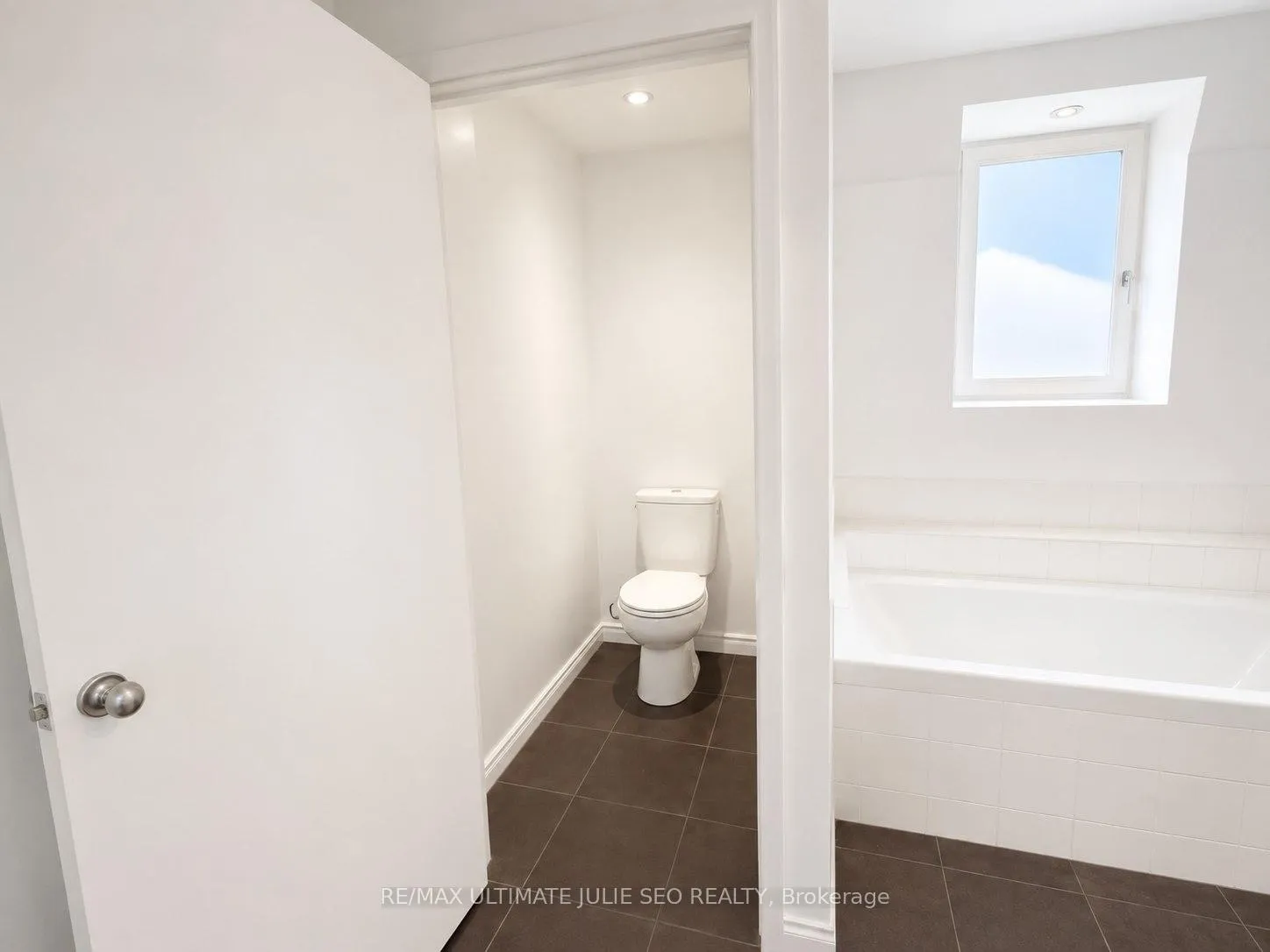 Photo 14 of Unit 2nd floor, 702 Queen Street W, Toronto, Trinity-Bellwoods — HOMEH