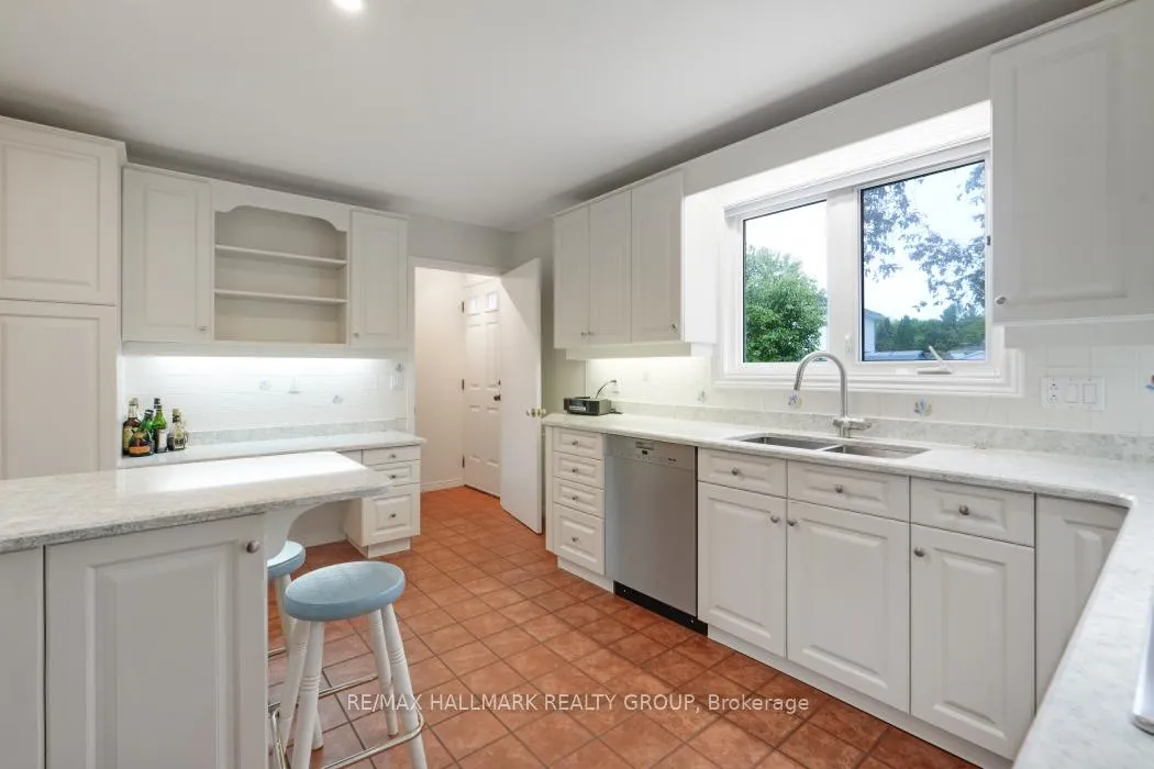 Photo 11 of 39 Parkwood Crescent, Ottawa, Blackburn Hamlet — HOMEH