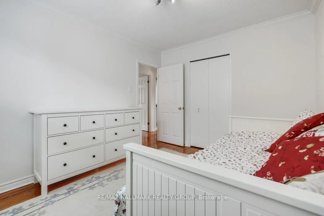 Photo 18 of 39 Parkwood Crescent, Ottawa, Blackburn Hamlet — HOMEH