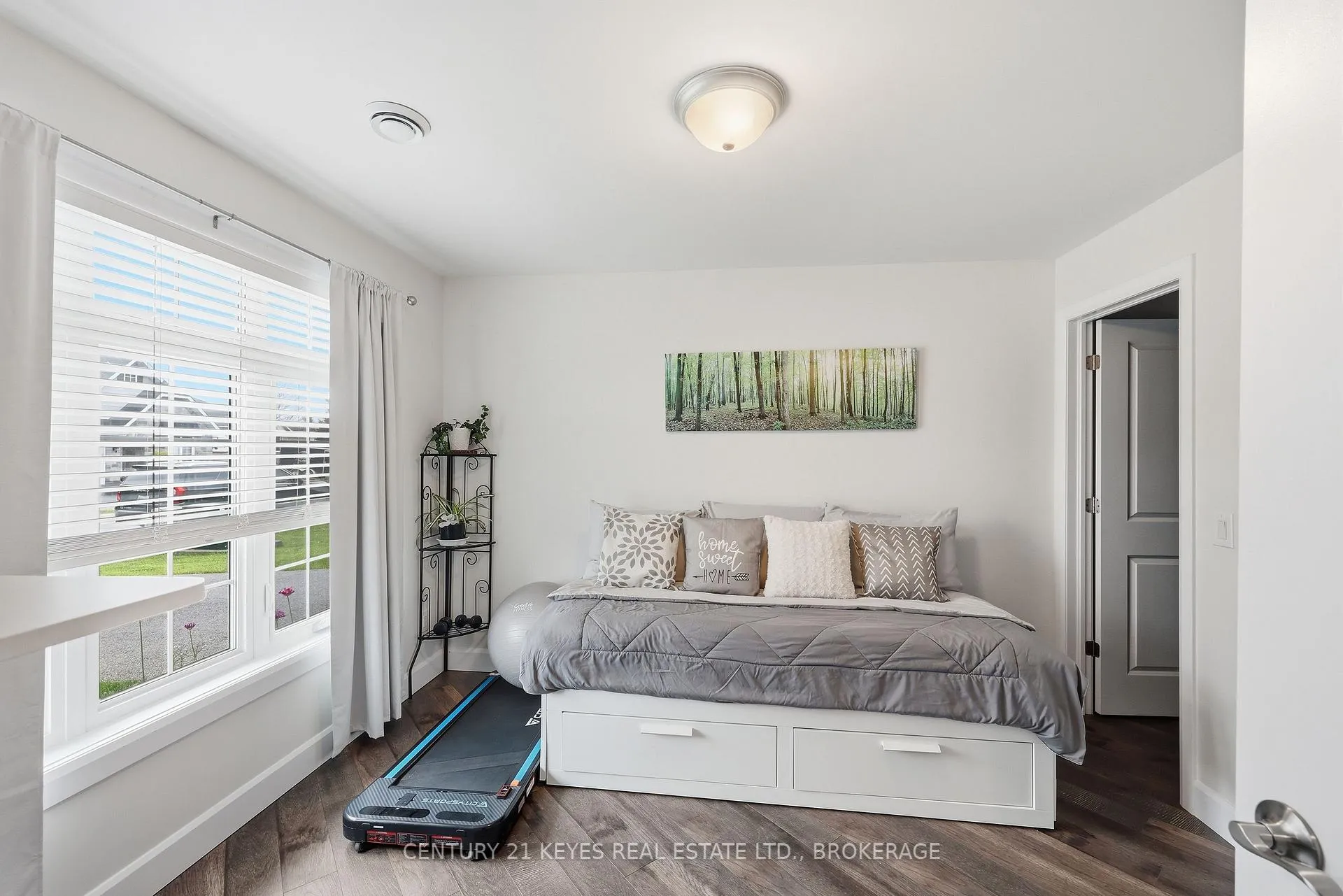 Photo 4 of 188 Wilmer Avenue, Gananoque — HOMEH