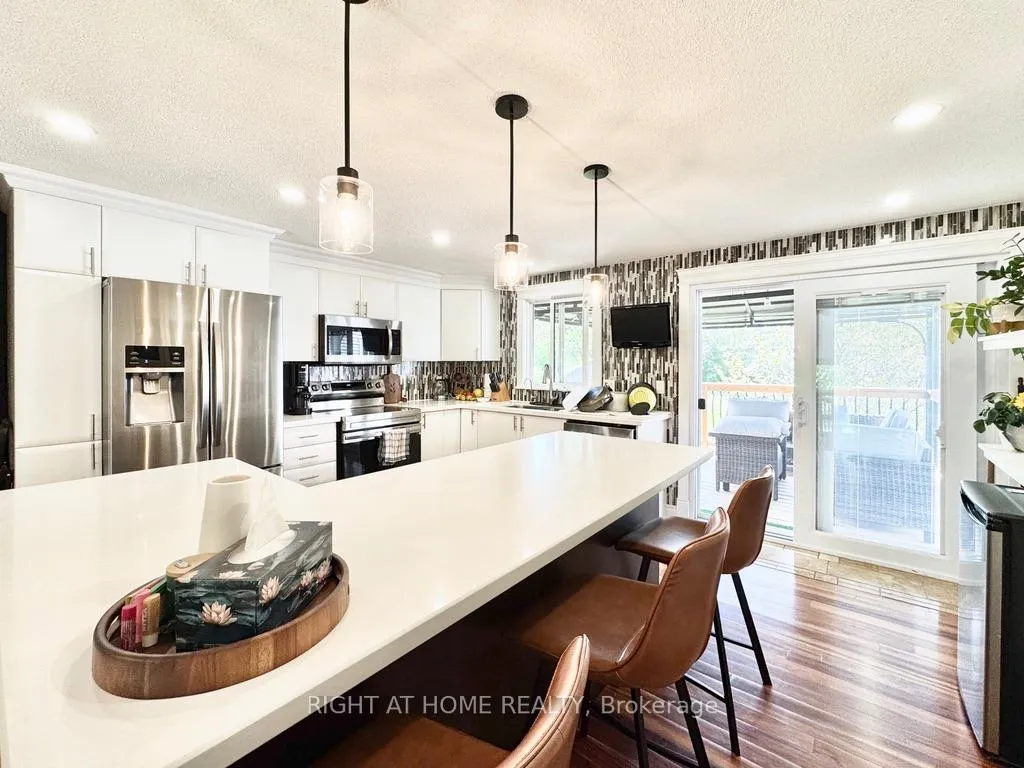 Photo 3 of 27 Doris Drive, Barrie, Allandale Heights — HOMEH