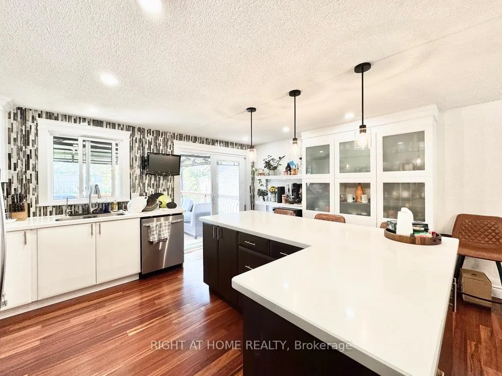 Photo 4 of 27 Doris Drive, Barrie, Allandale Heights — HOMEH