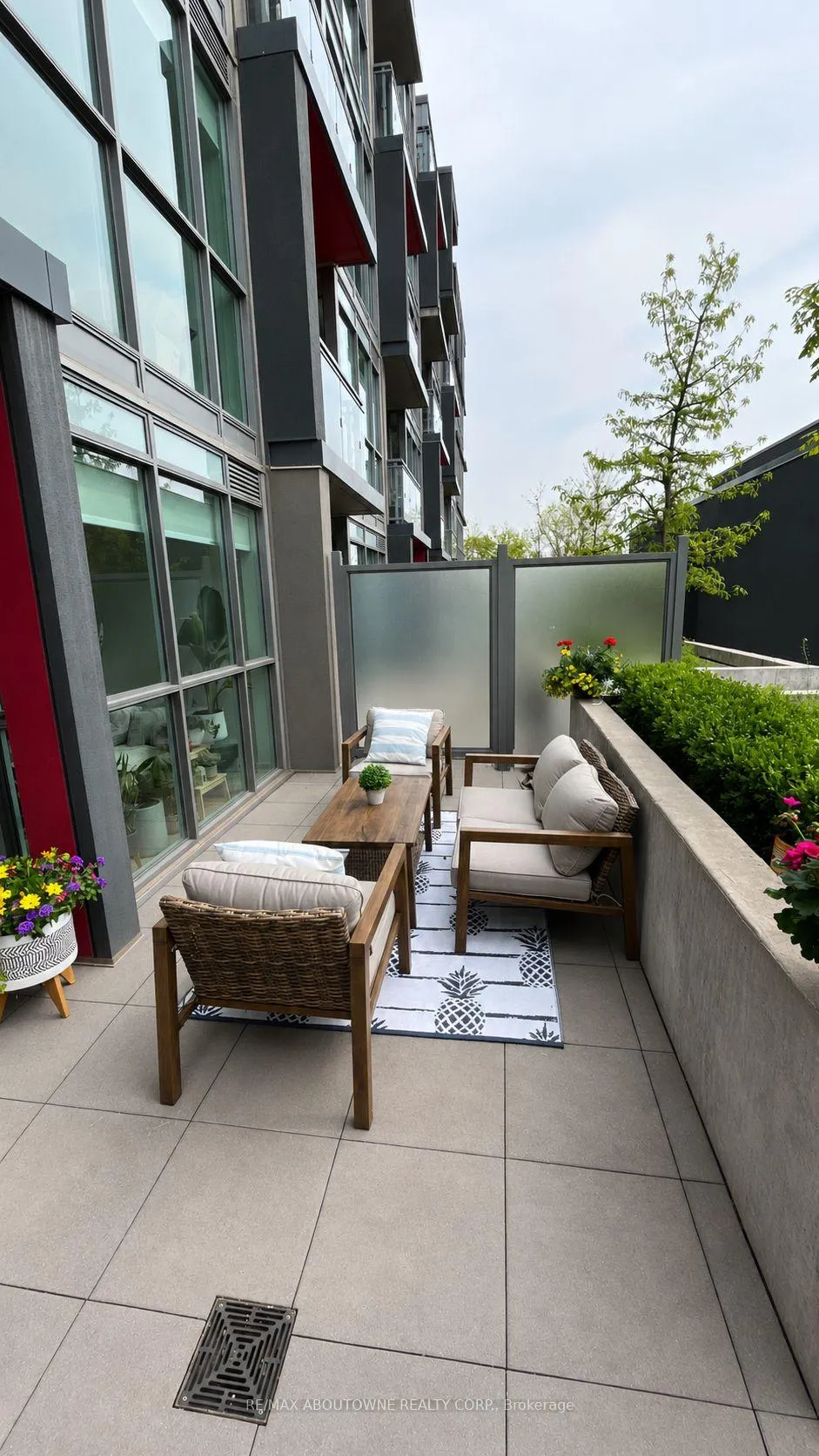 Photo 2 of Unit B217, 5240 Dundas Street, Burlington, Orchard — HOMEH