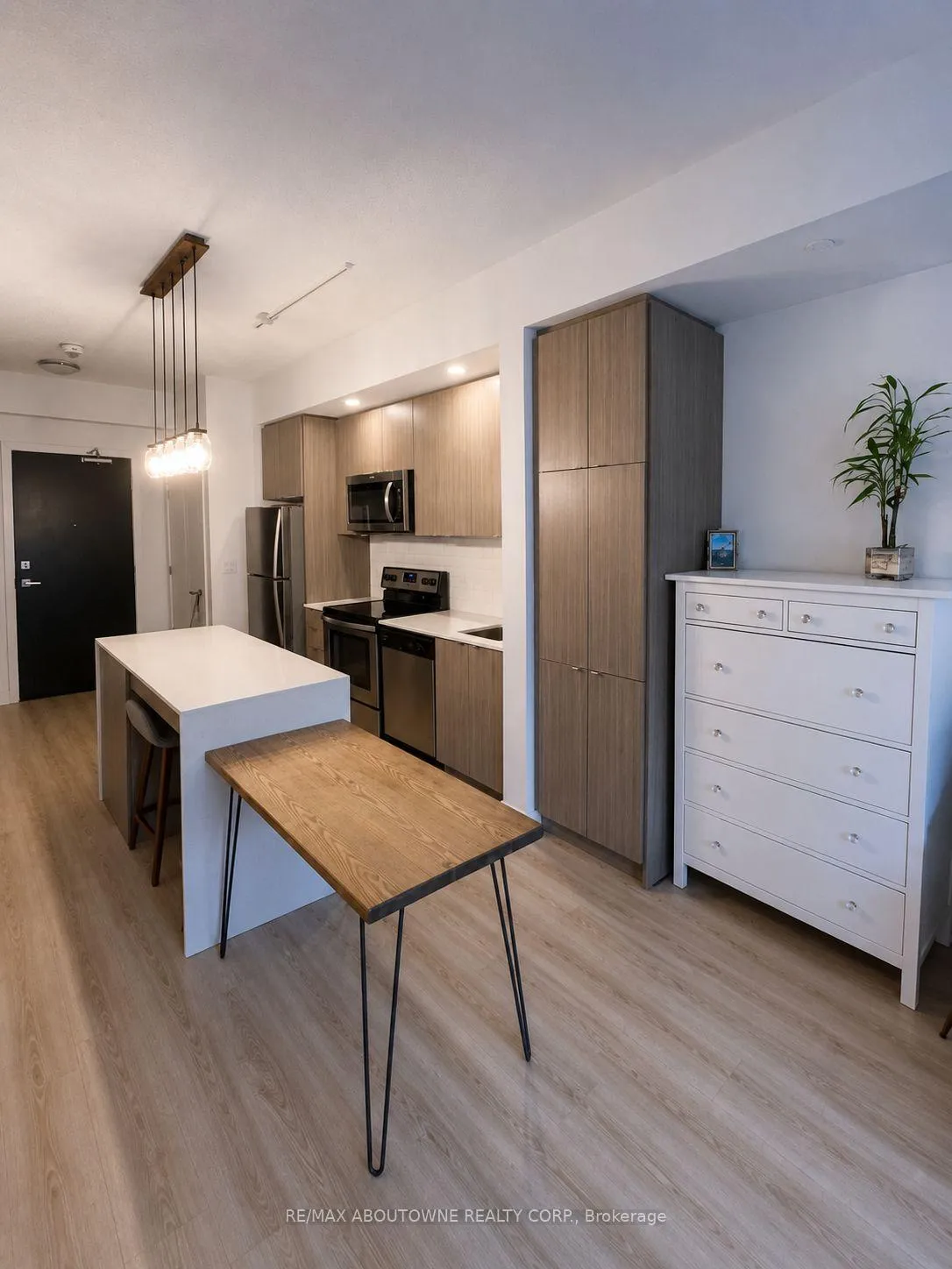 Photo 5 of Unit B217, 5240 Dundas Street, Burlington, Orchard — HOMEH