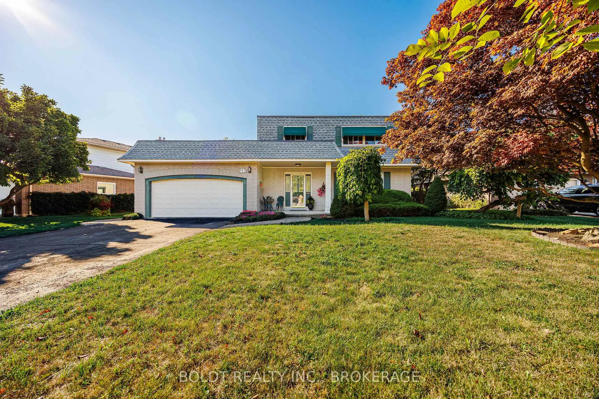 Photo 1 of 7 Mayholme Court, St. Catharines, Martindale Pond — HOMEH
