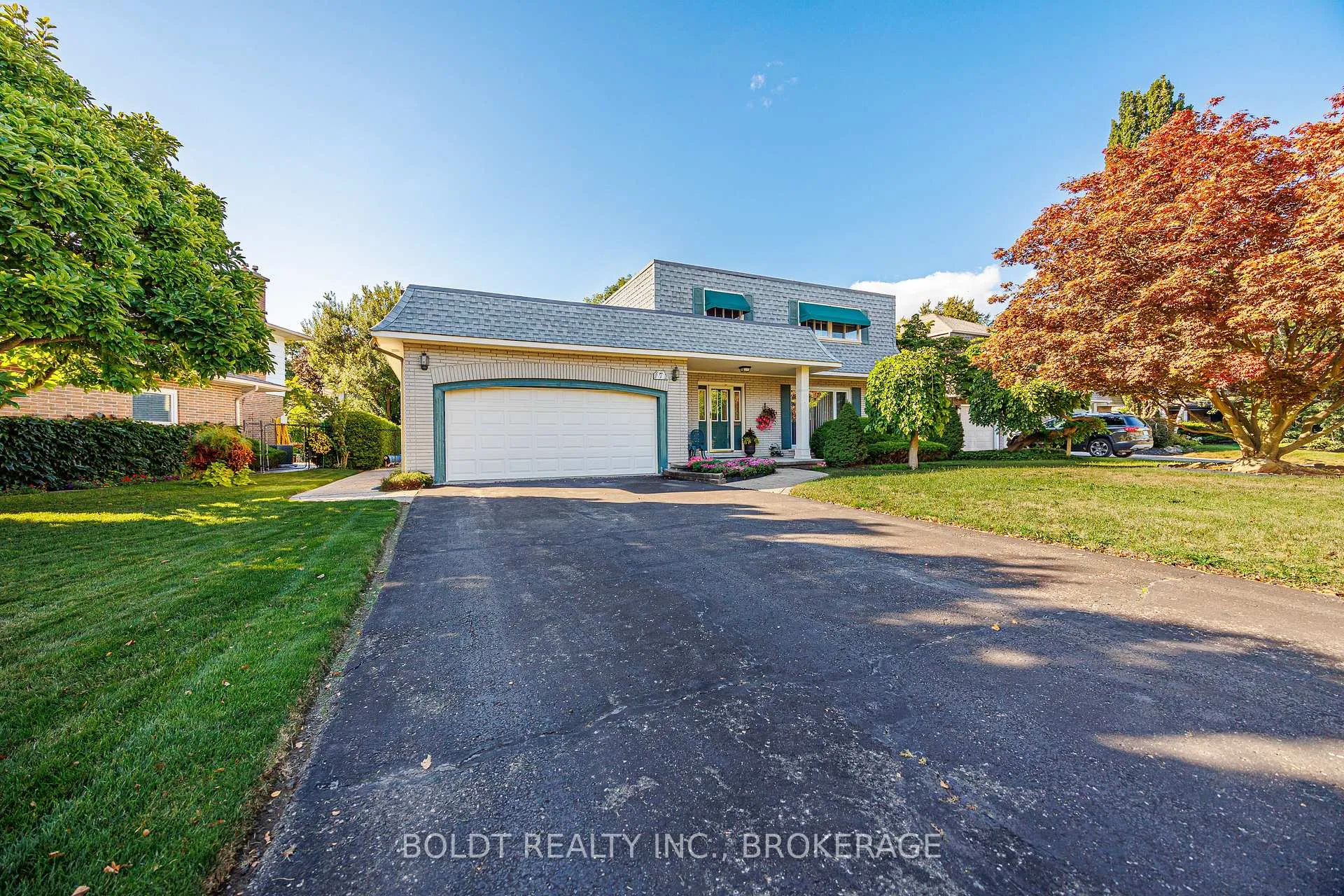 Photo 2 of 7 Mayholme Court, St. Catharines, Martindale Pond — HOMEH