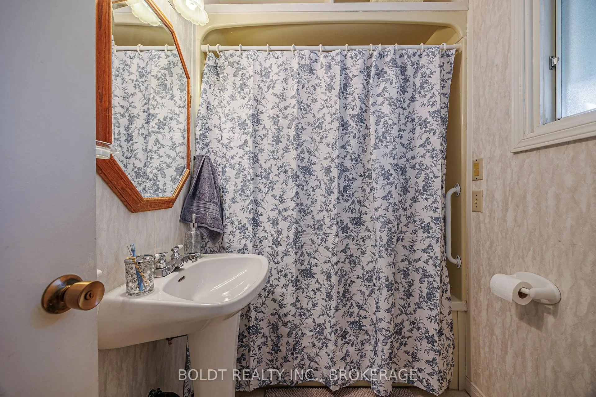 Photo 23 of 7 Mayholme Court, St. Catharines, Martindale Pond — HOMEH