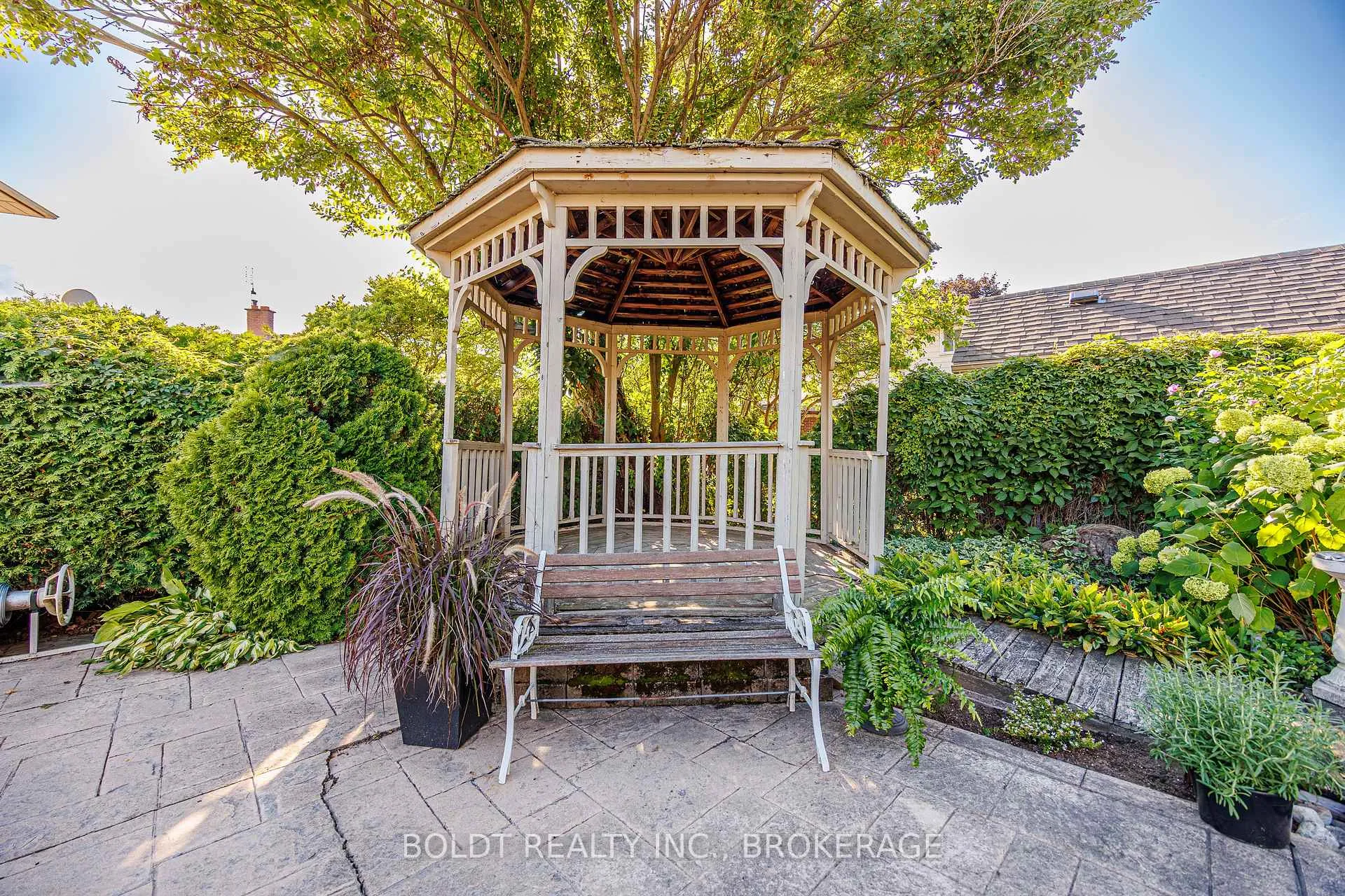 Photo 33 of 7 Mayholme Court, St. Catharines, Martindale Pond — HOMEH