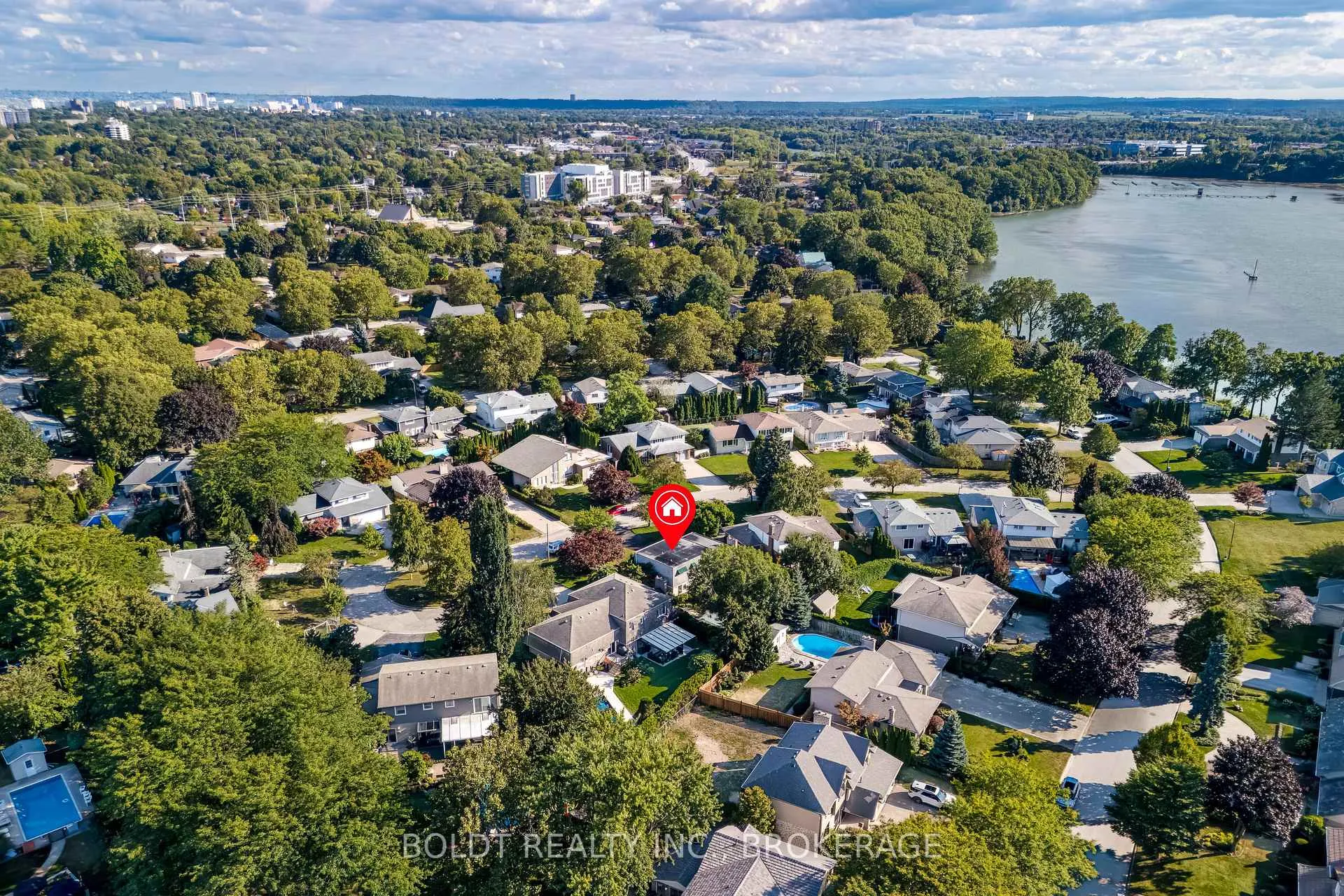 Photo 42 of 7 Mayholme Court, St. Catharines, Martindale Pond — HOMEH