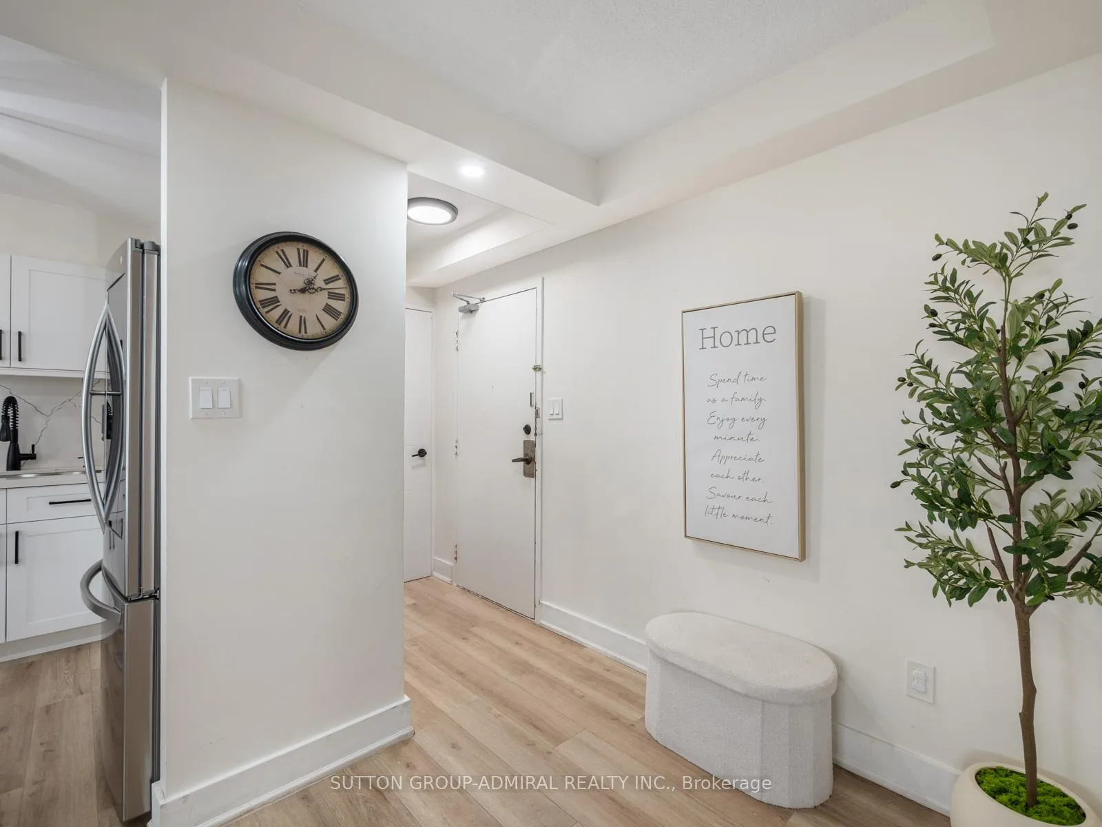 Photo 3 of Unit 1603, 20 Edgecliff Golfway, Toronto, Flemingdon Park — HOMEH