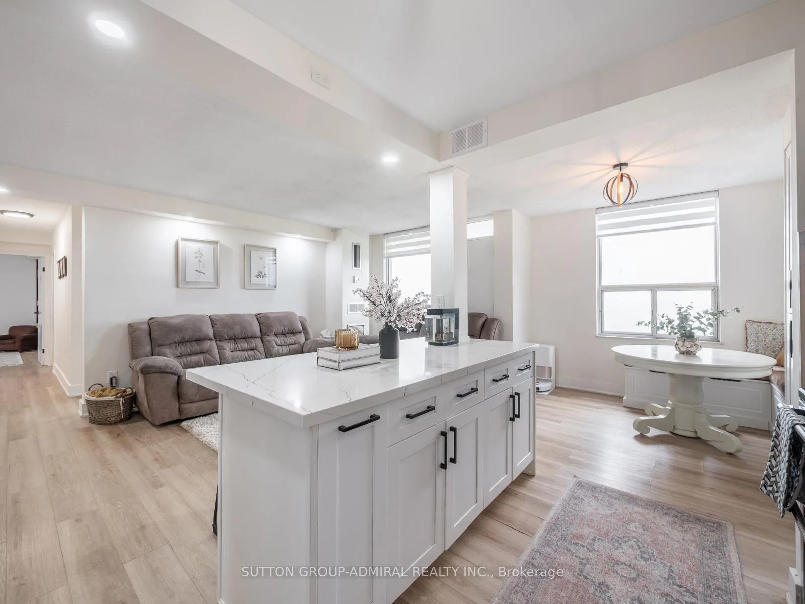 Photo 11 of Unit 1603, 20 Edgecliff Golfway, Toronto, Flemingdon Park — HOMEH