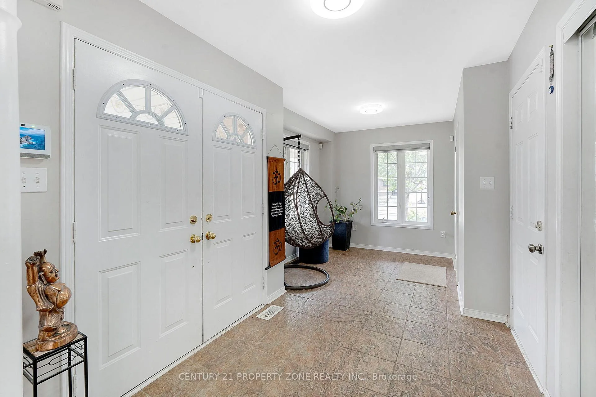 Photo 6 of 29 Oakmeadow Drive, Brampton, Fletcher's Meadow — HOMEH