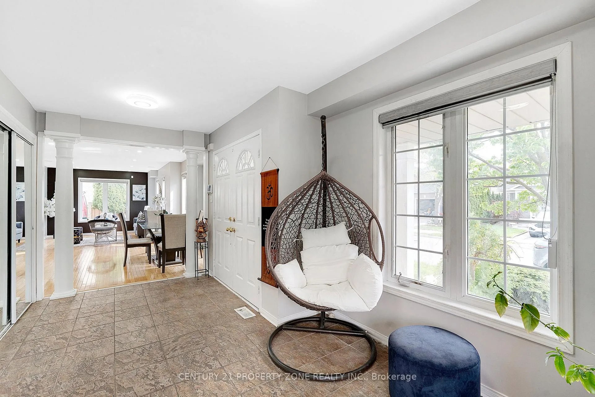 Photo 7 of 29 Oakmeadow Drive, Brampton, Fletcher's Meadow — HOMEH