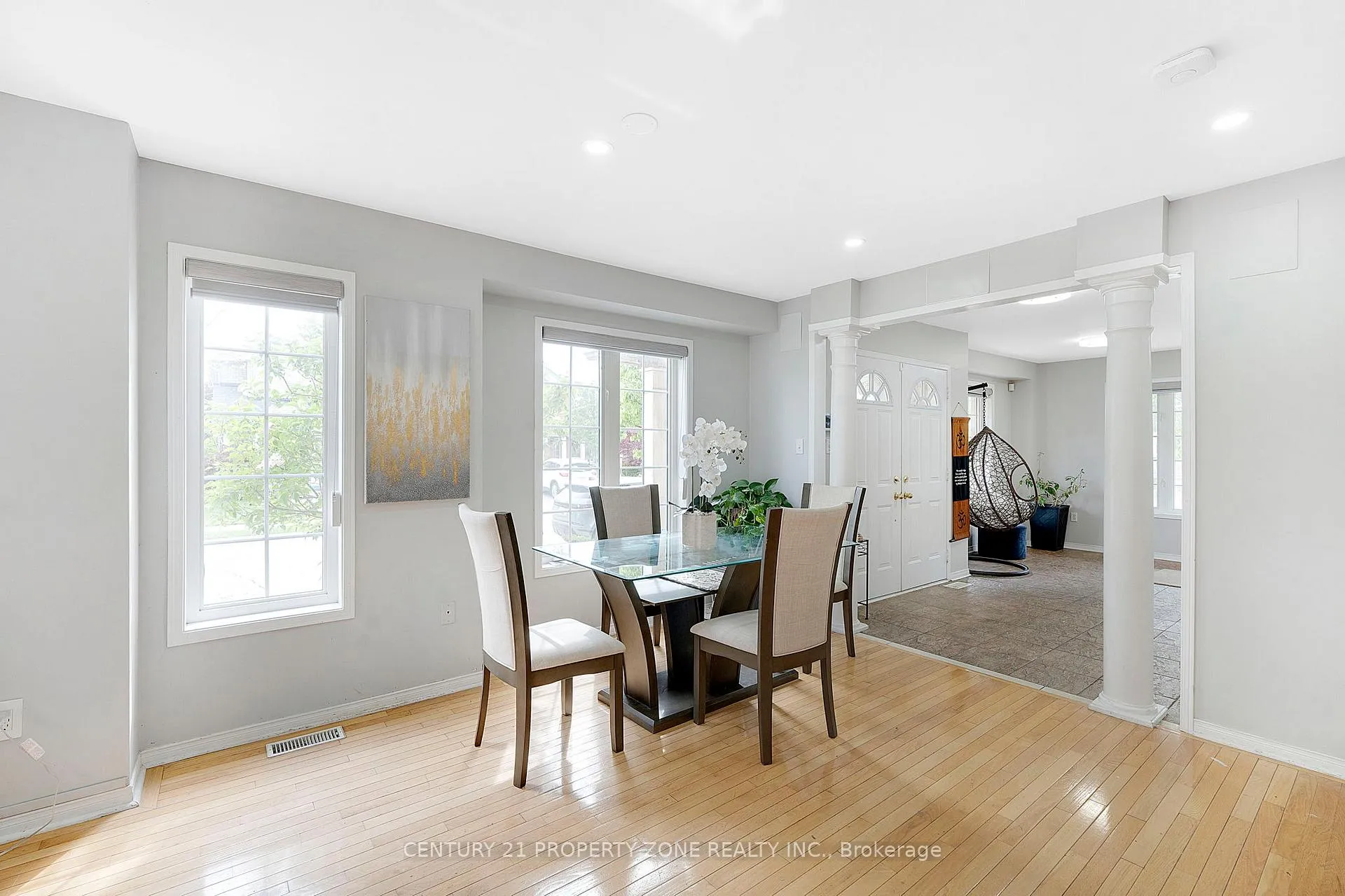 Photo 9 of 29 Oakmeadow Drive, Brampton, Fletcher's Meadow — HOMEH