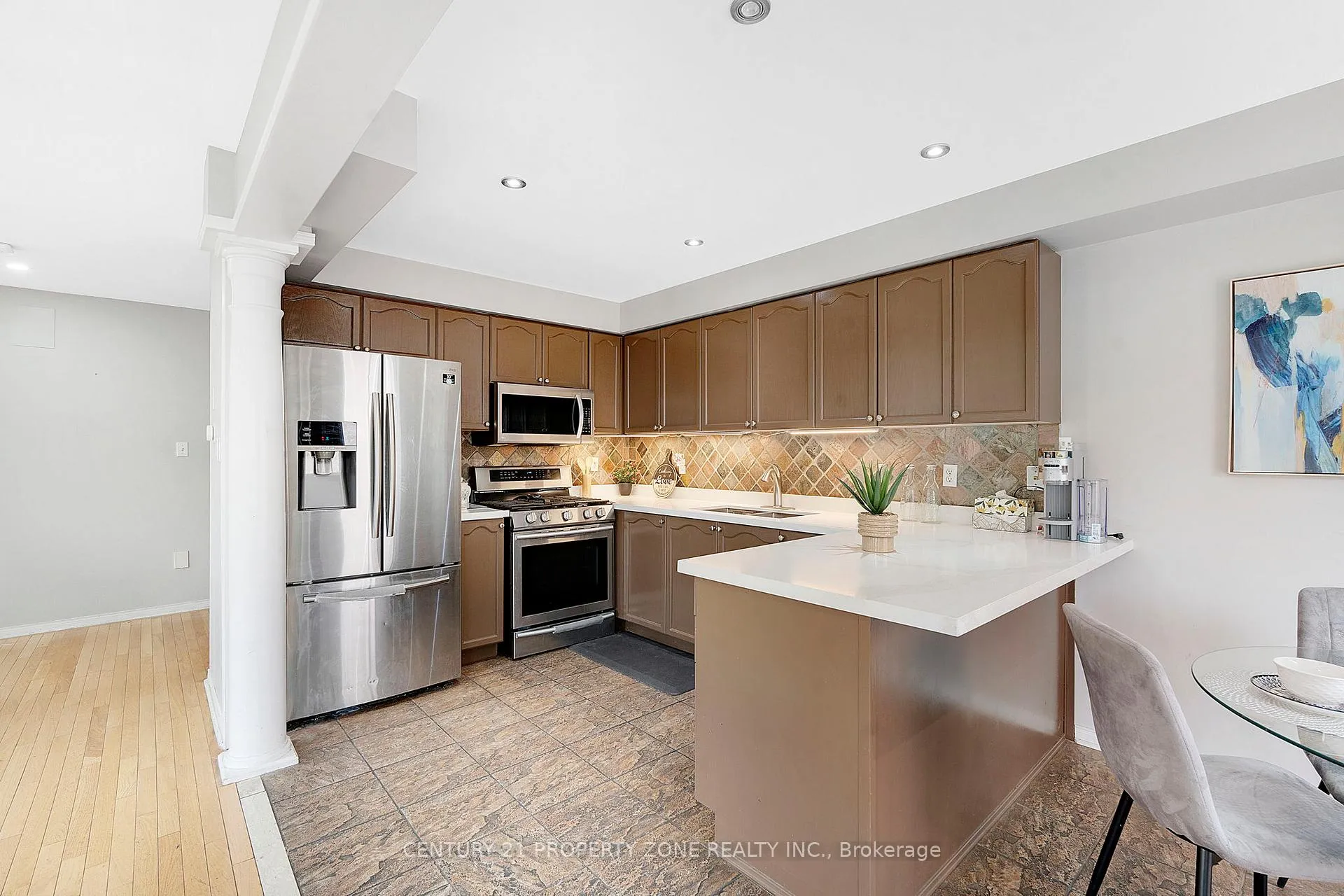 Photo 12 of 29 Oakmeadow Drive, Brampton, Fletcher's Meadow — HOMEH