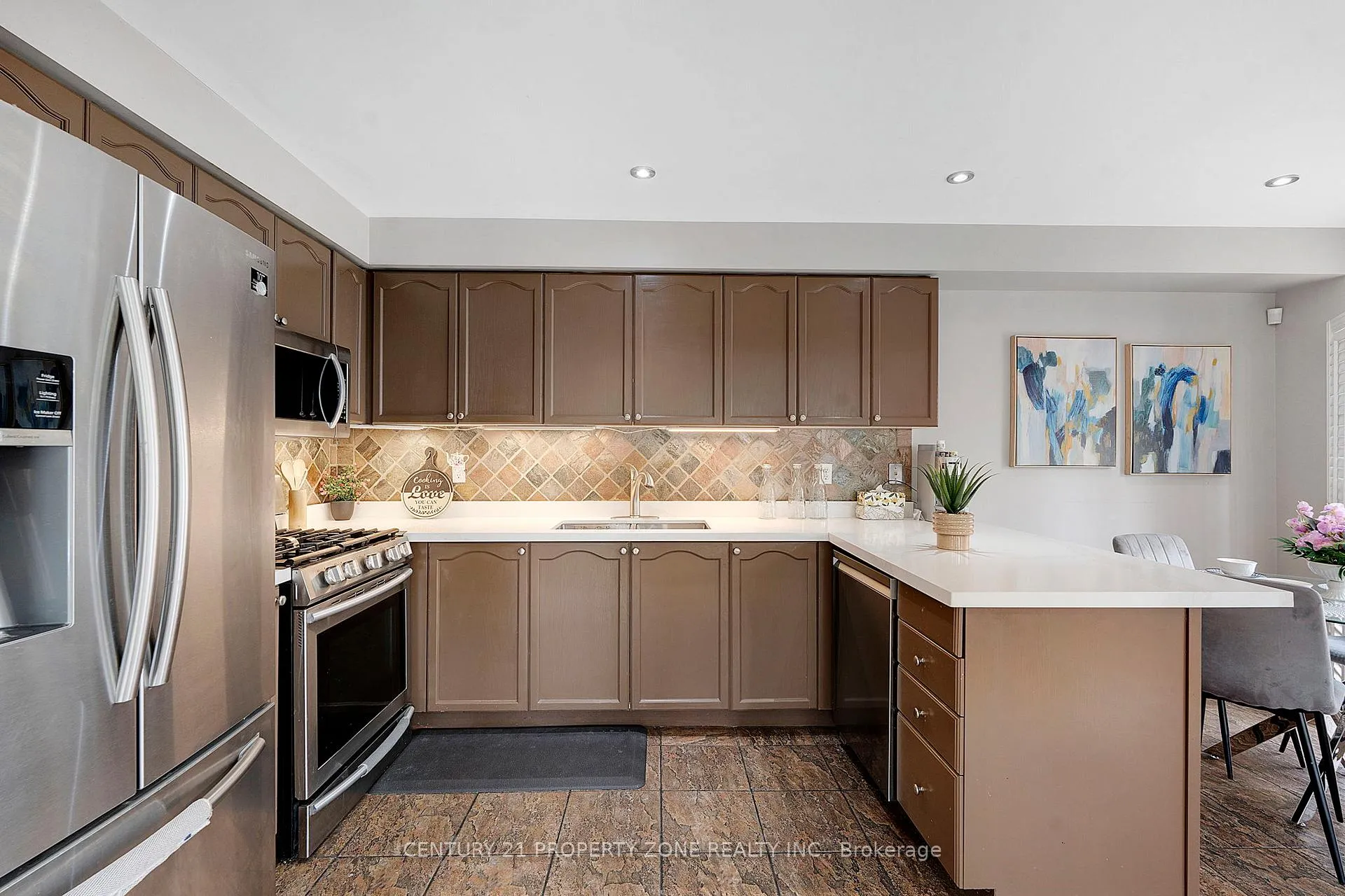 Photo 13 of 29 Oakmeadow Drive, Brampton, Fletcher's Meadow — HOMEH