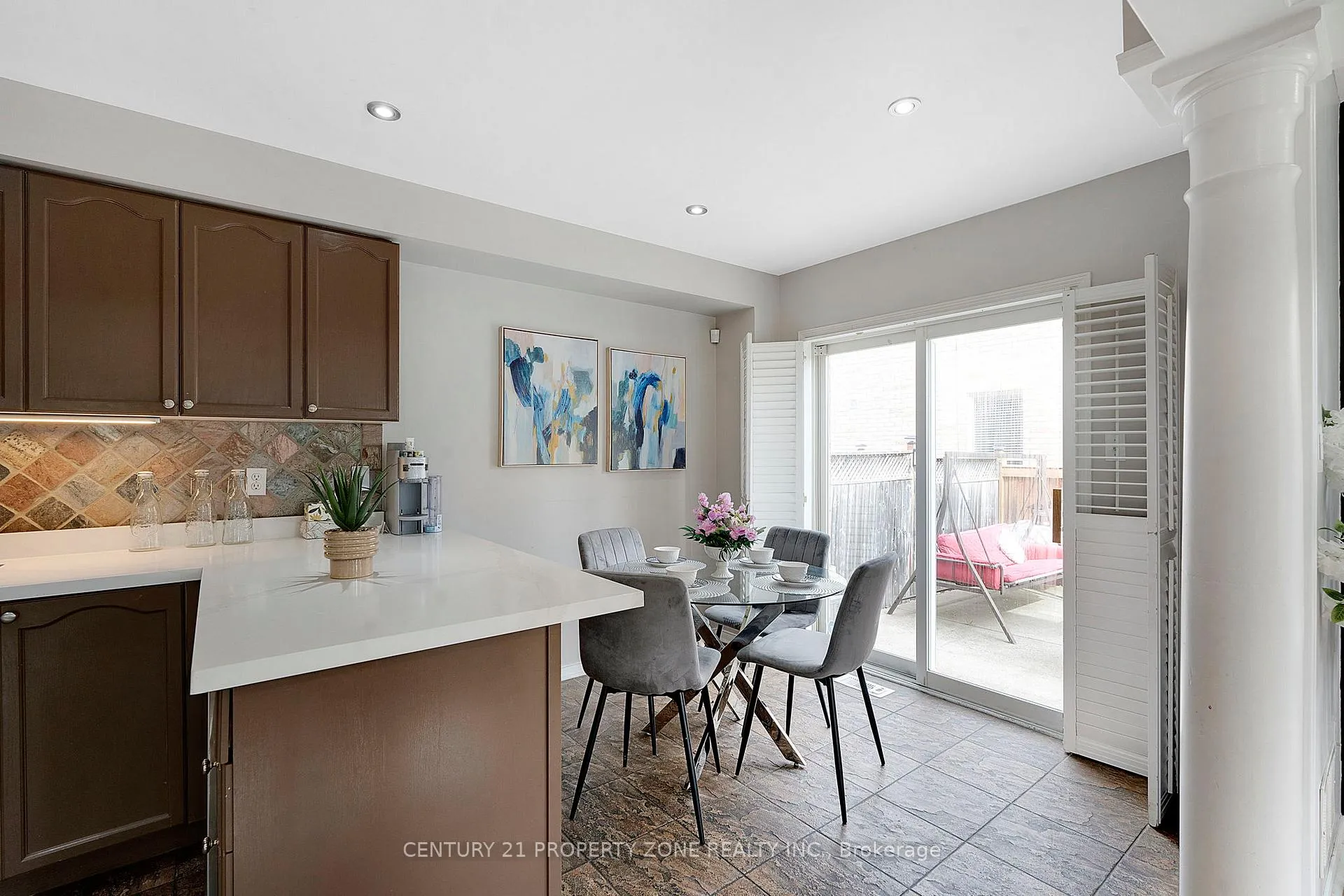 Photo 14 of 29 Oakmeadow Drive, Brampton, Fletcher's Meadow — HOMEH