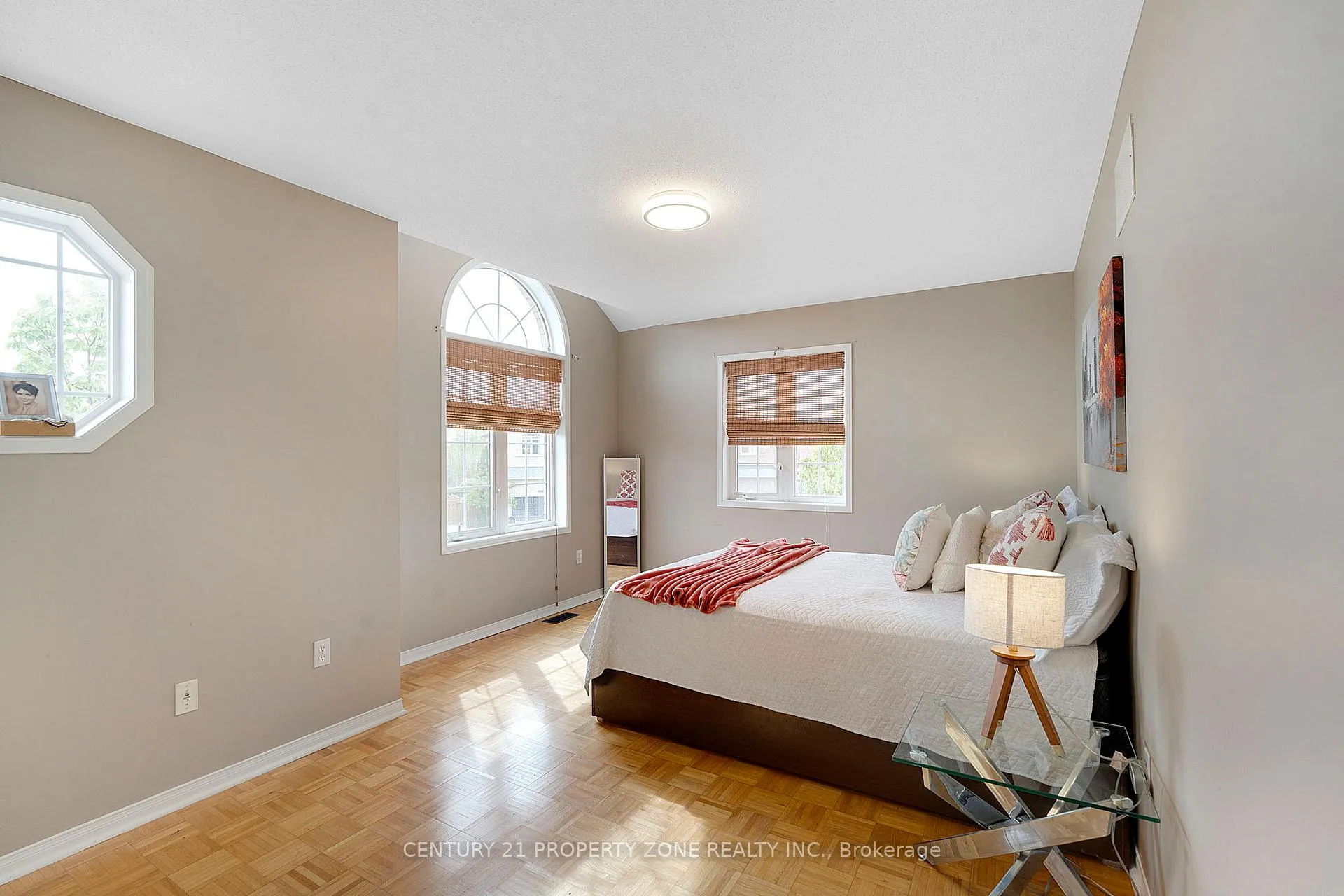 Photo 21 of 29 Oakmeadow Drive, Brampton, Fletcher's Meadow — HOMEH