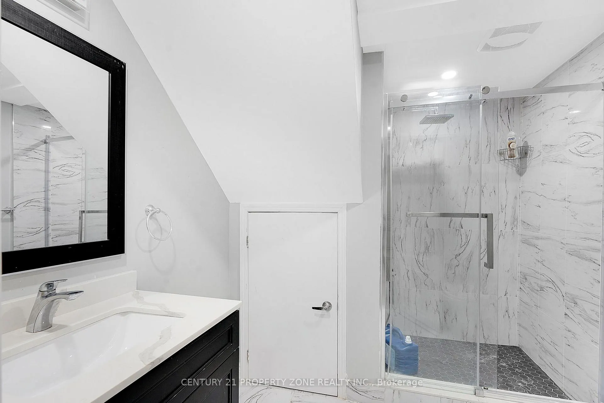 Photo 29 of 29 Oakmeadow Drive, Brampton, Fletcher's Meadow — HOMEH