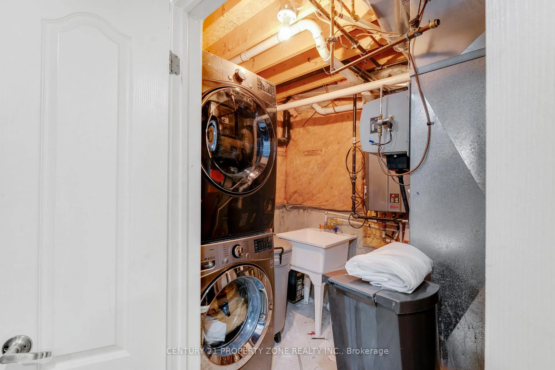 Photo 30 of 29 Oakmeadow Drive, Brampton, Fletcher's Meadow — HOMEH