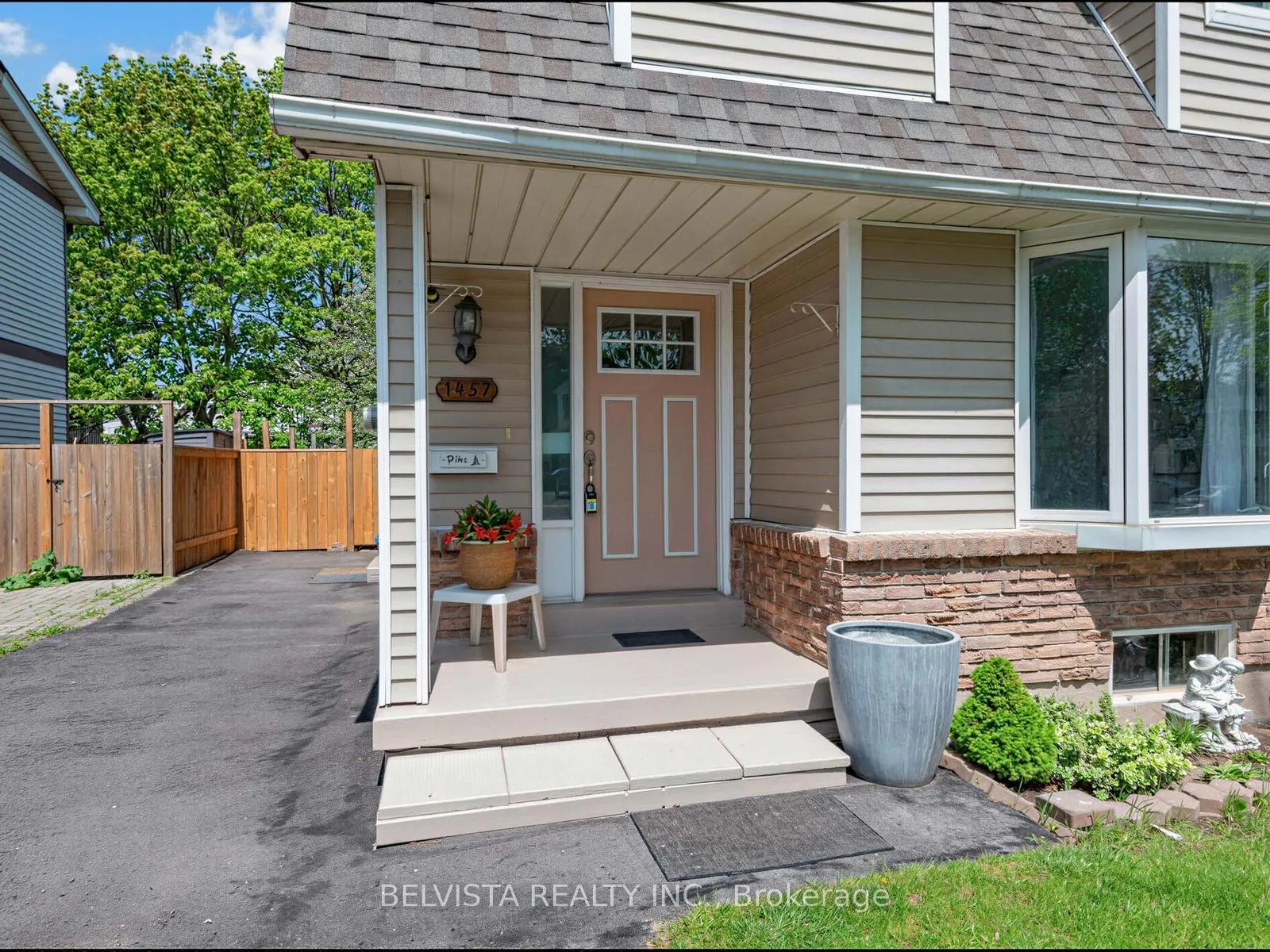 Photo 3 of 1457 Wecker Drive, Oshawa, Lakeview — HOMEH
