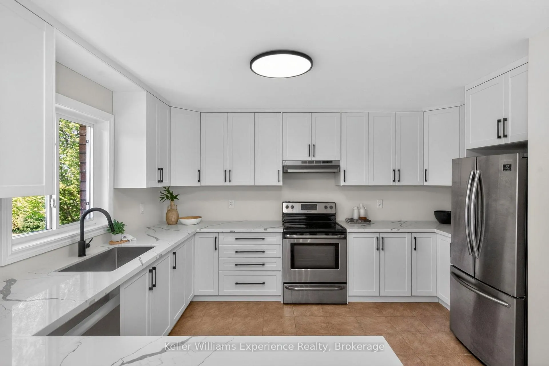 Photo 11 of 26 Lynn Street, Tiny, Perkinsfield — HOMEH
