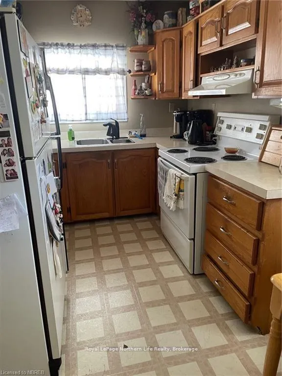 Photo 7 of 431 Dudley Avenue, North Bay, Central — HOMEH
