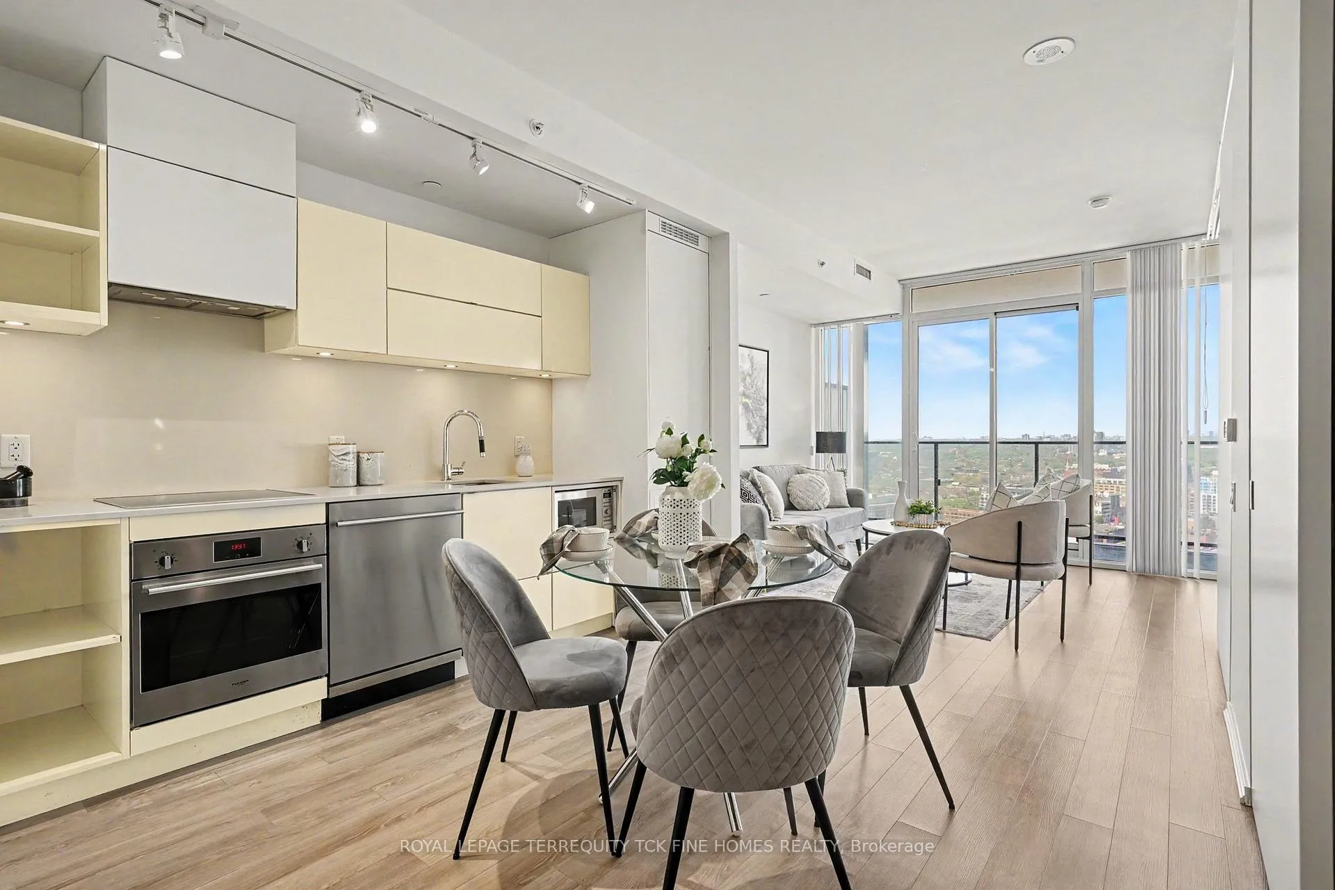 Photo 9 of Unit 2703, 125 Peter Street, Toronto, Waterfront Communities — HOMEH
