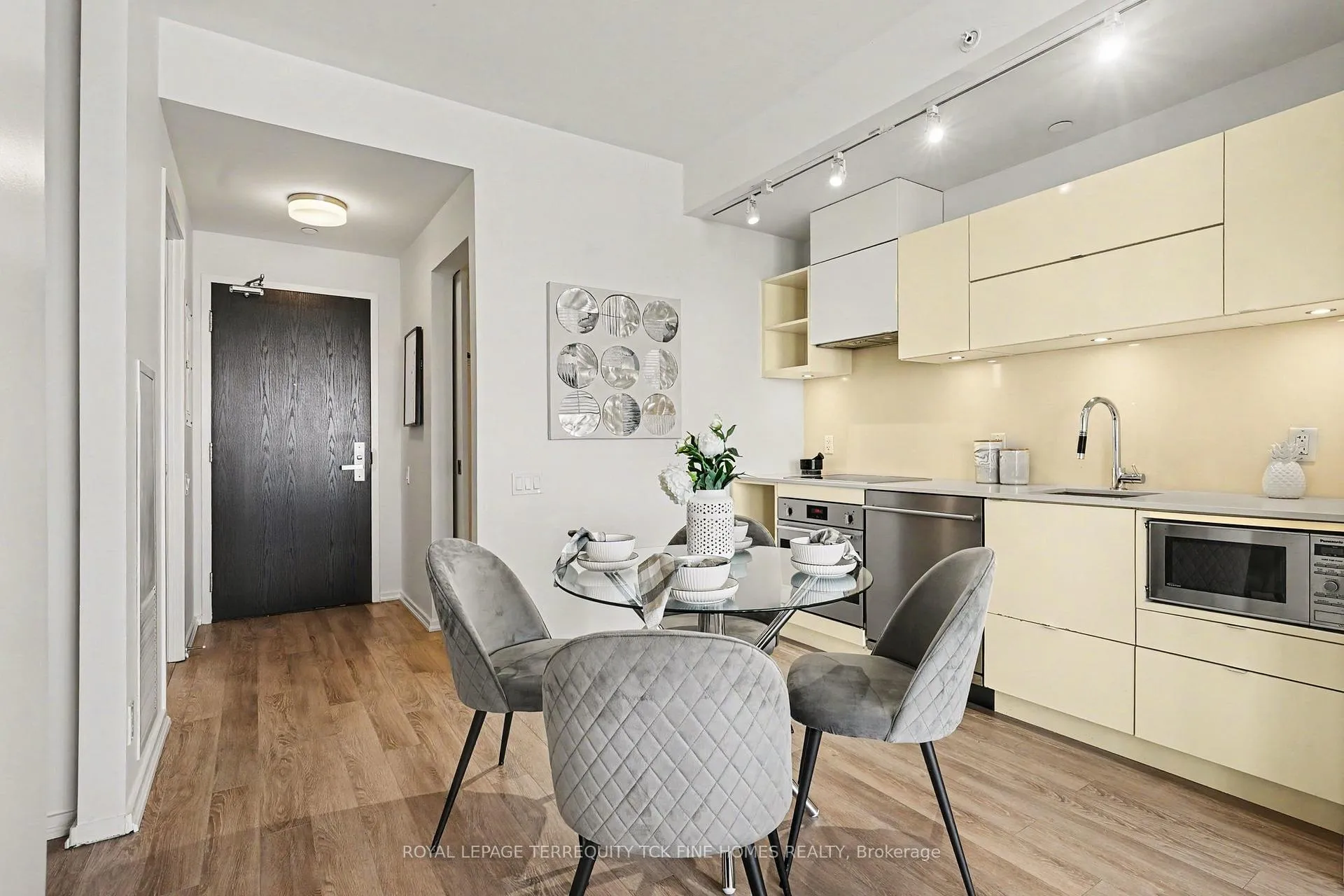 Photo 11 of Unit 2703, 125 Peter Street, Toronto, Waterfront Communities — HOMEH
