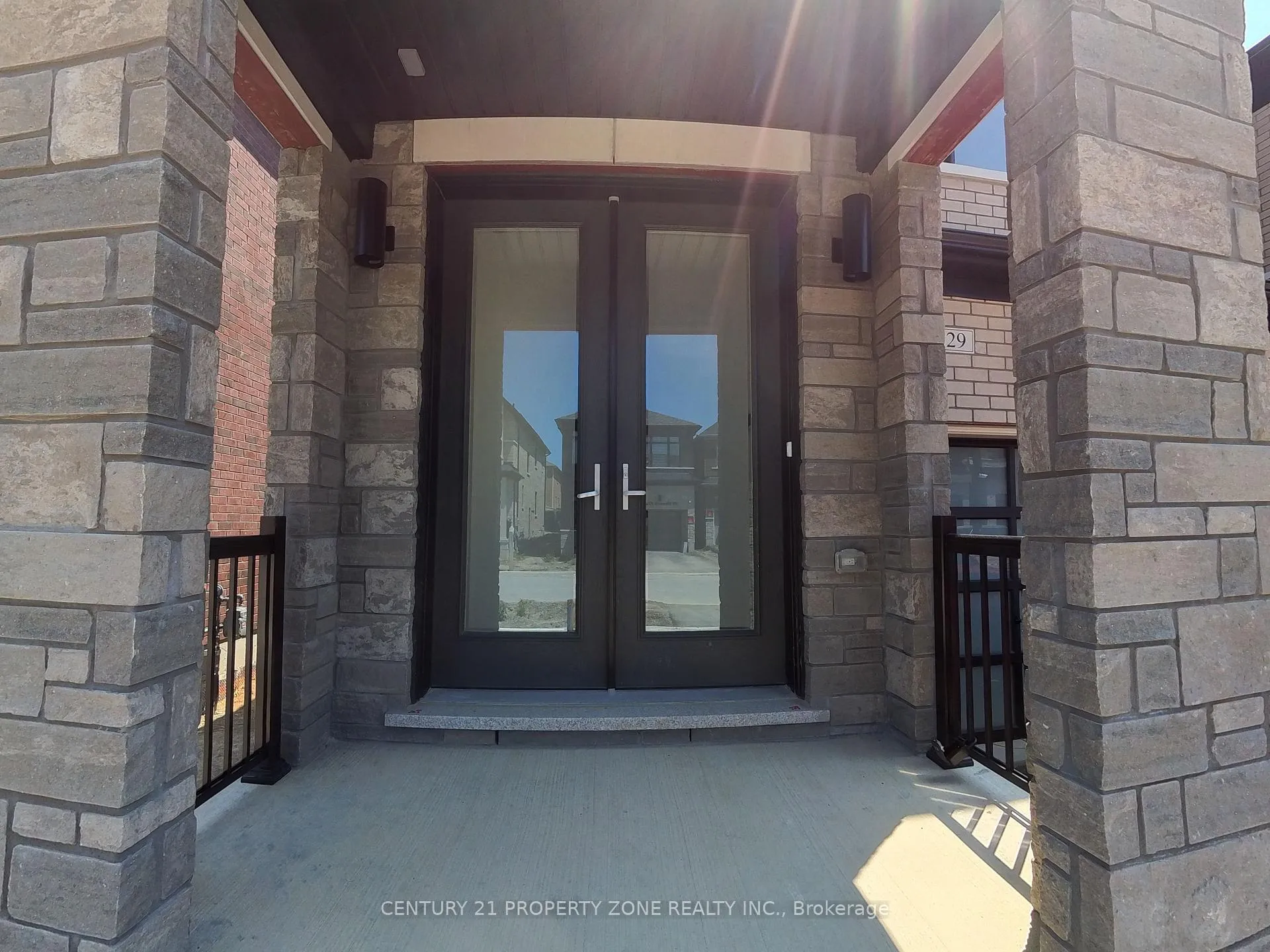 Photo 3 of 29 Boswell Drive, Brampton, Bram East — HOMEH