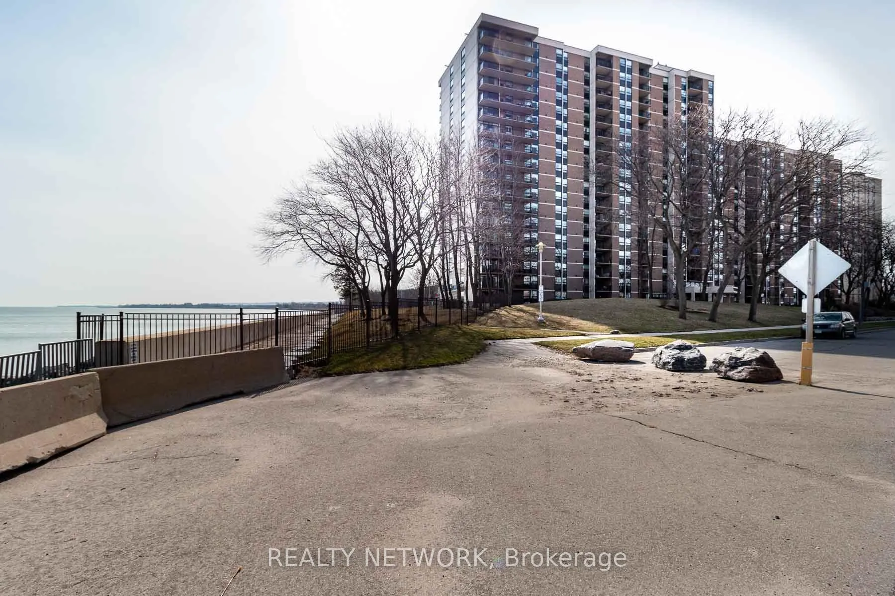 Photo 3 of Unit 901, 500 Green Road, Hamilton, Lakeshore — HOMEH
