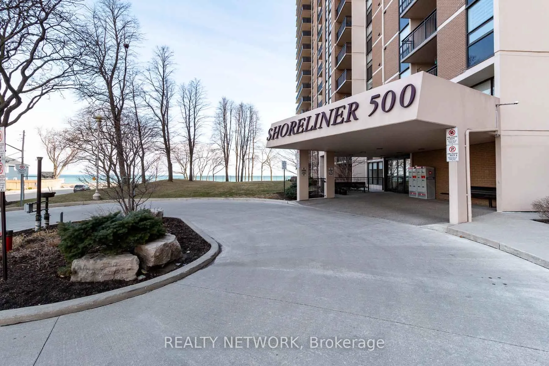Photo 4 of Unit 901, 500 Green Road, Hamilton, Lakeshore — HOMEH