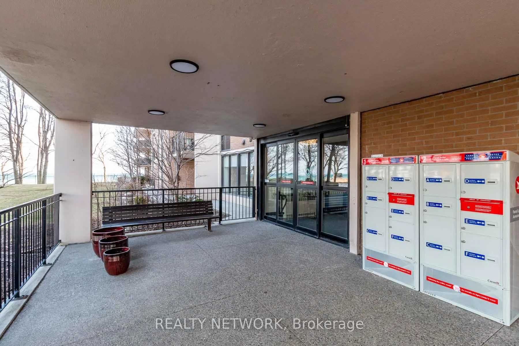 Photo 5 of Unit 901, 500 Green Road, Hamilton, Lakeshore — HOMEH