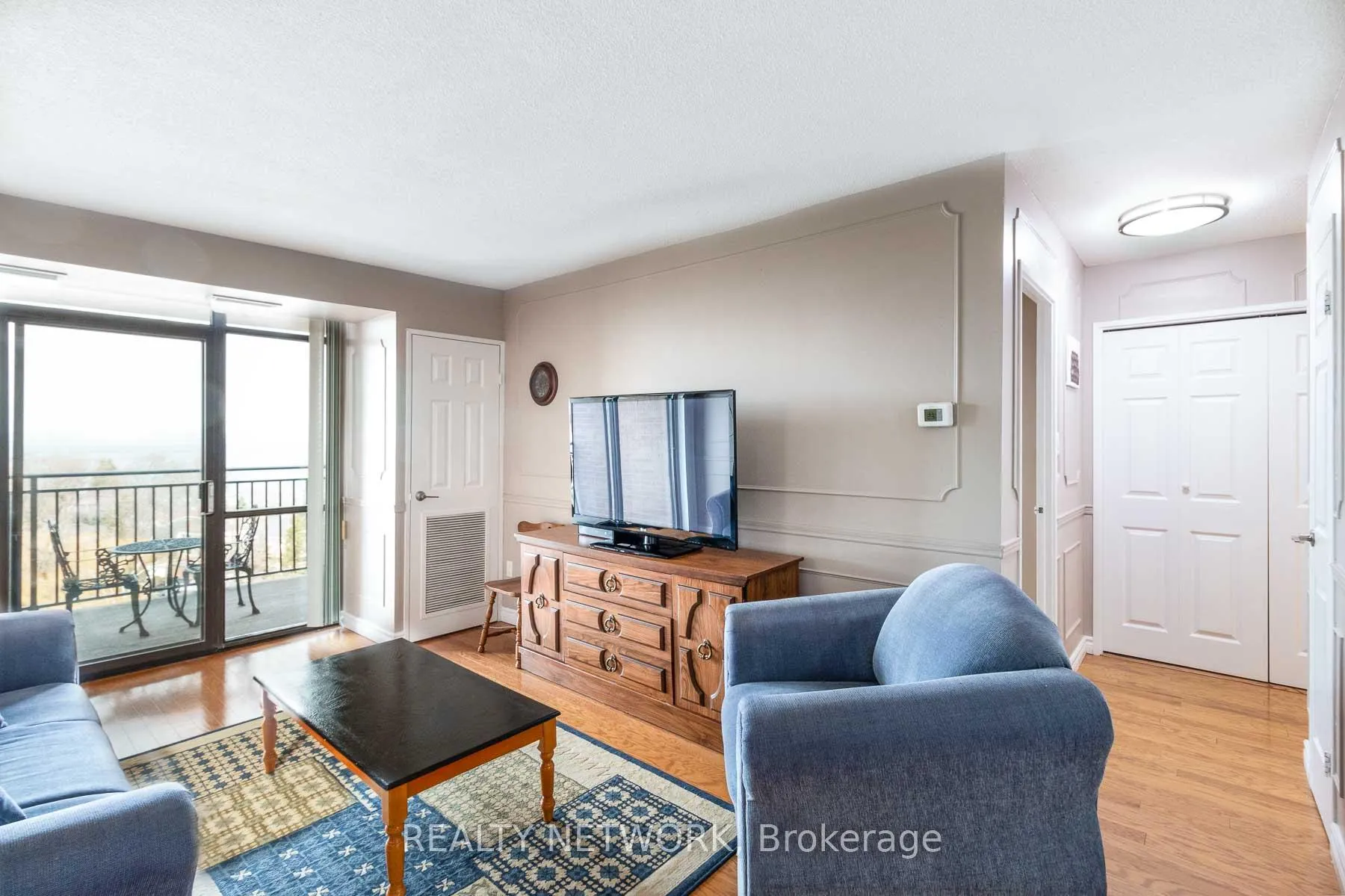 Photo 10 of Unit 901, 500 Green Road, Hamilton, Lakeshore — HOMEH