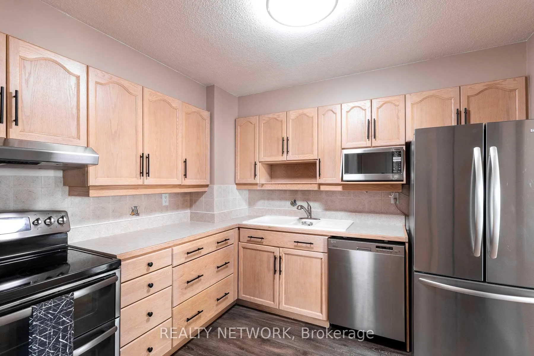 Photo 16 of Unit 901, 500 Green Road, Hamilton, Lakeshore — HOMEH