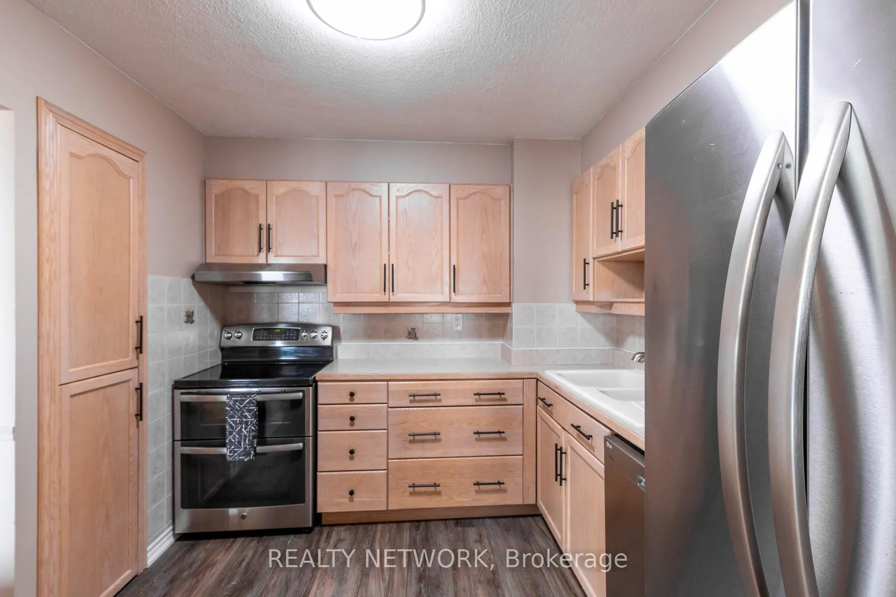 Photo 17 of Unit 901, 500 Green Road, Hamilton, Lakeshore — HOMEH