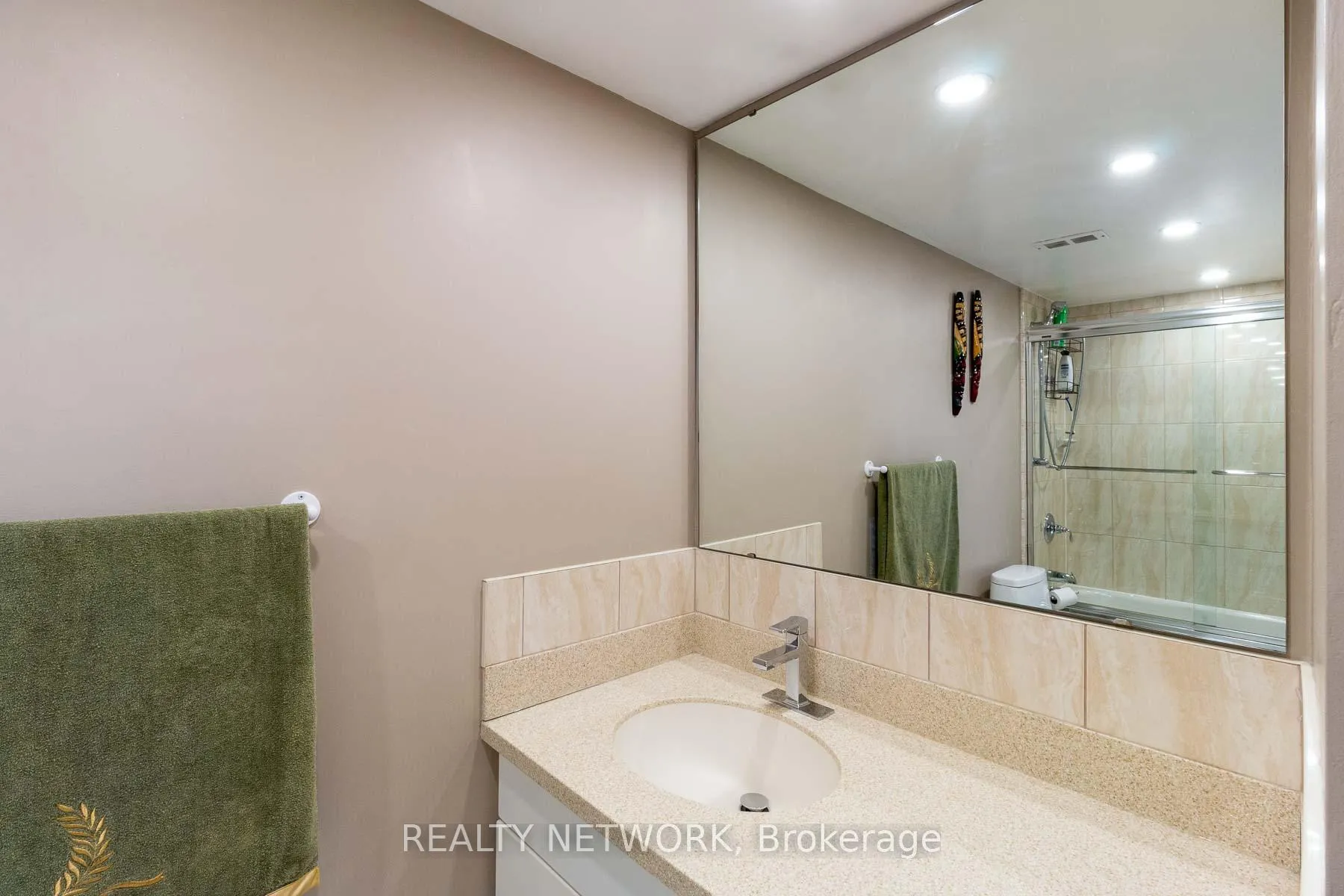 Photo 24 of Unit 901, 500 Green Road, Hamilton, Lakeshore — HOMEH