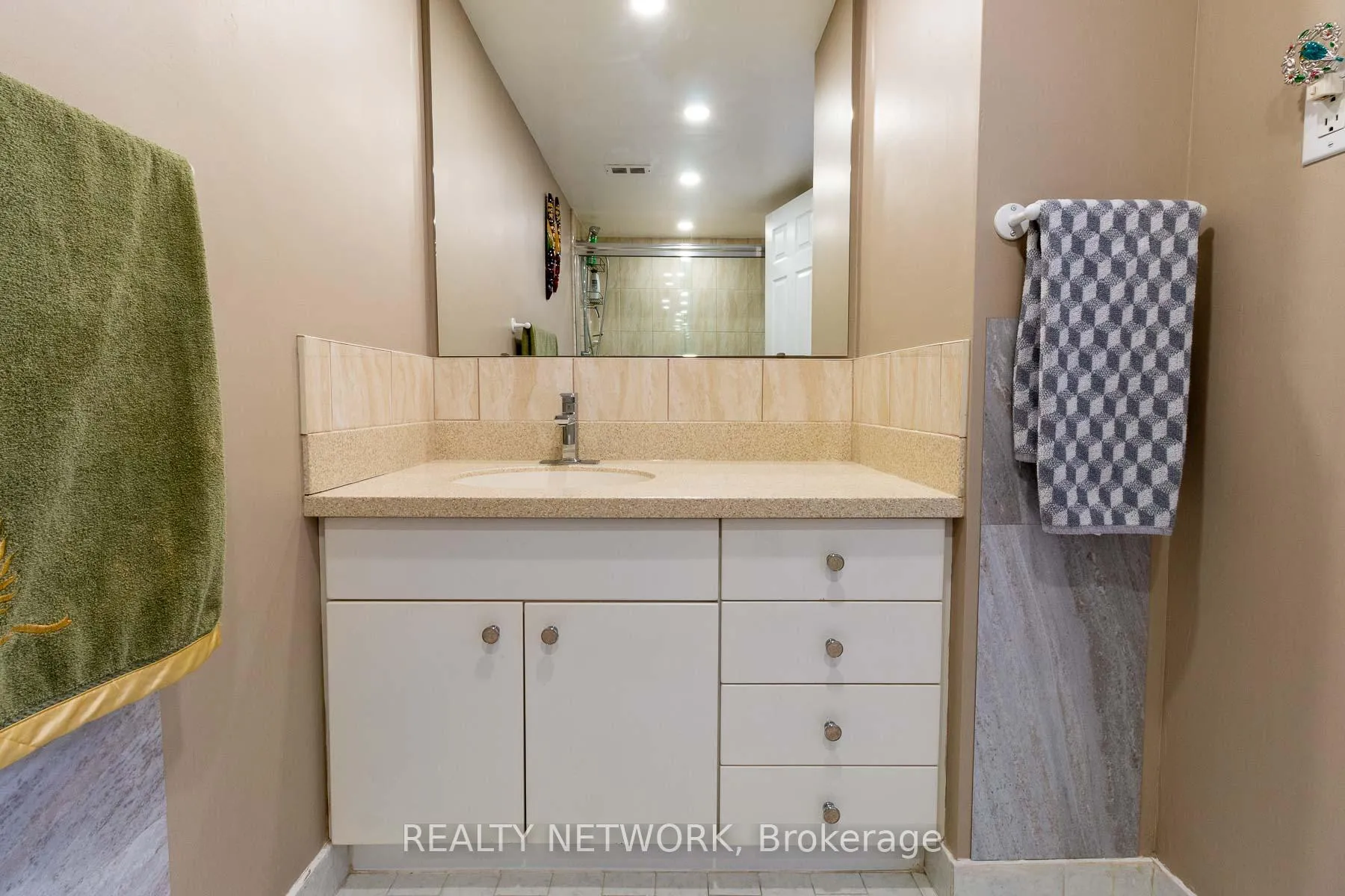 Photo 26 of Unit 901, 500 Green Road, Hamilton, Lakeshore — HOMEH