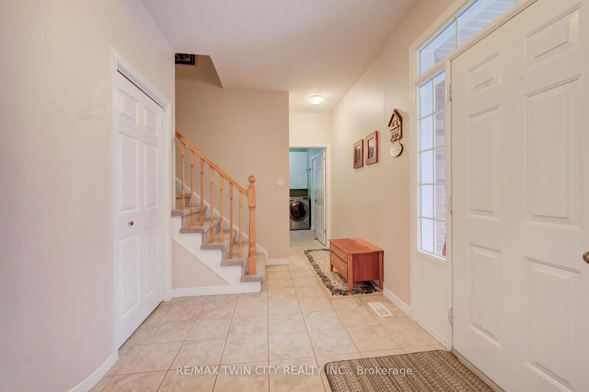 Photo 2 of 11 Carolinian Lane, Cambridge, St. Andrews Estates — HOMEH