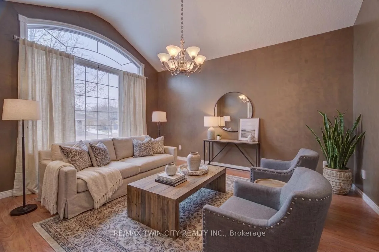 Photo 3 of 11 Carolinian Lane, Cambridge, St. Andrews Estates — HOMEH