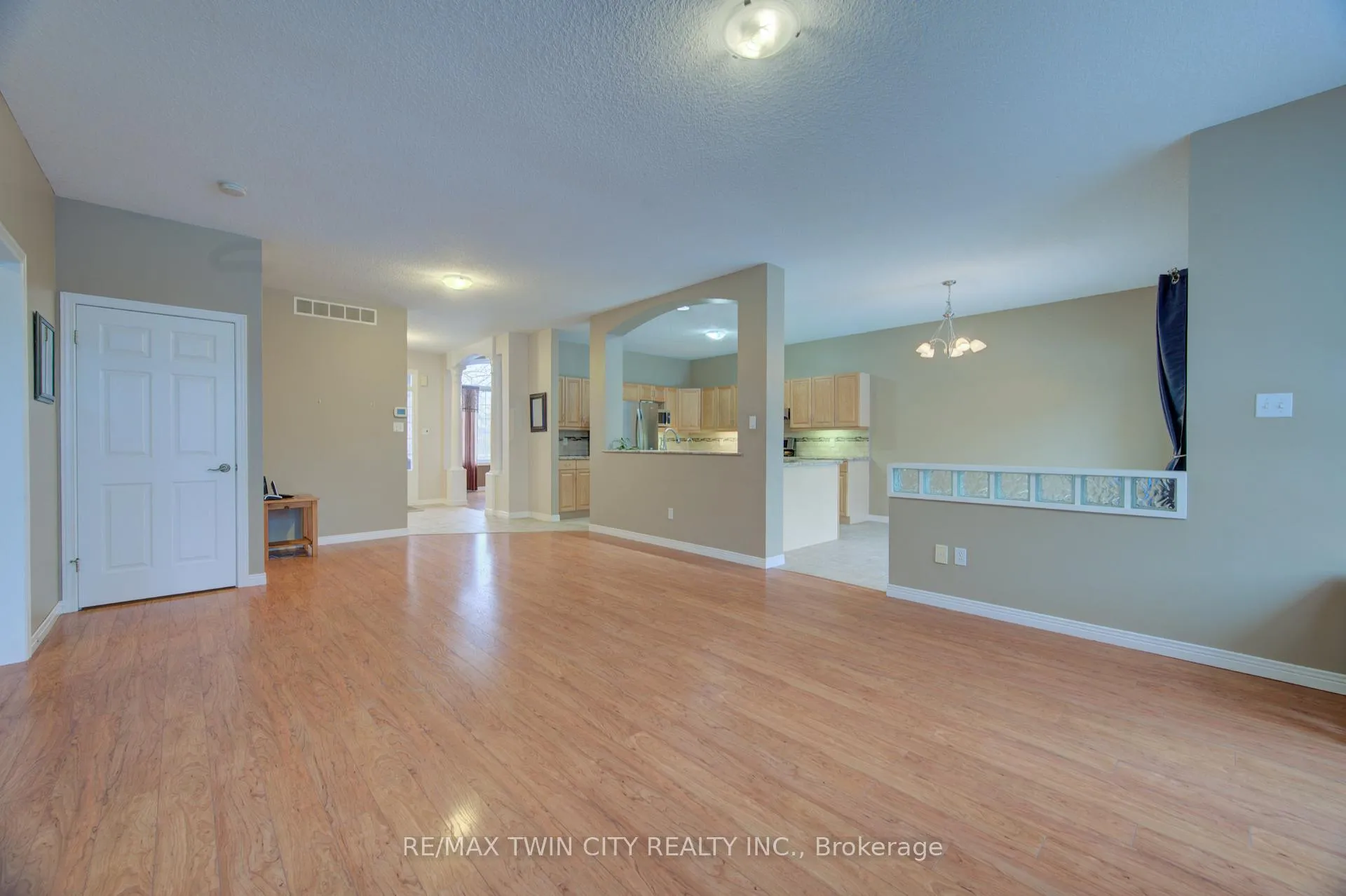 Photo 7 of 11 Carolinian Lane, Cambridge, St. Andrews Estates — HOMEH