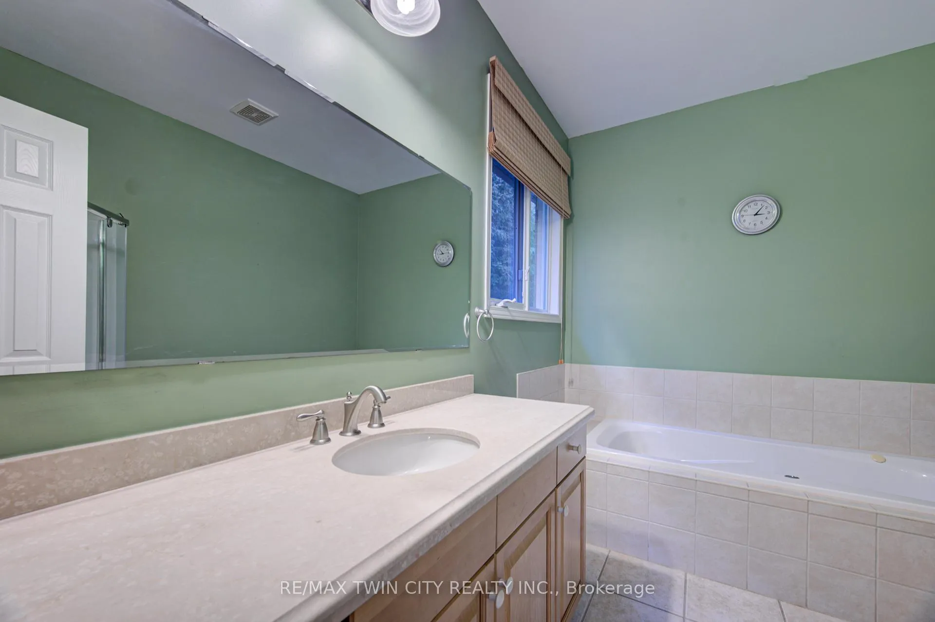 Photo 16 of 11 Carolinian Lane, Cambridge, St. Andrews Estates — HOMEH