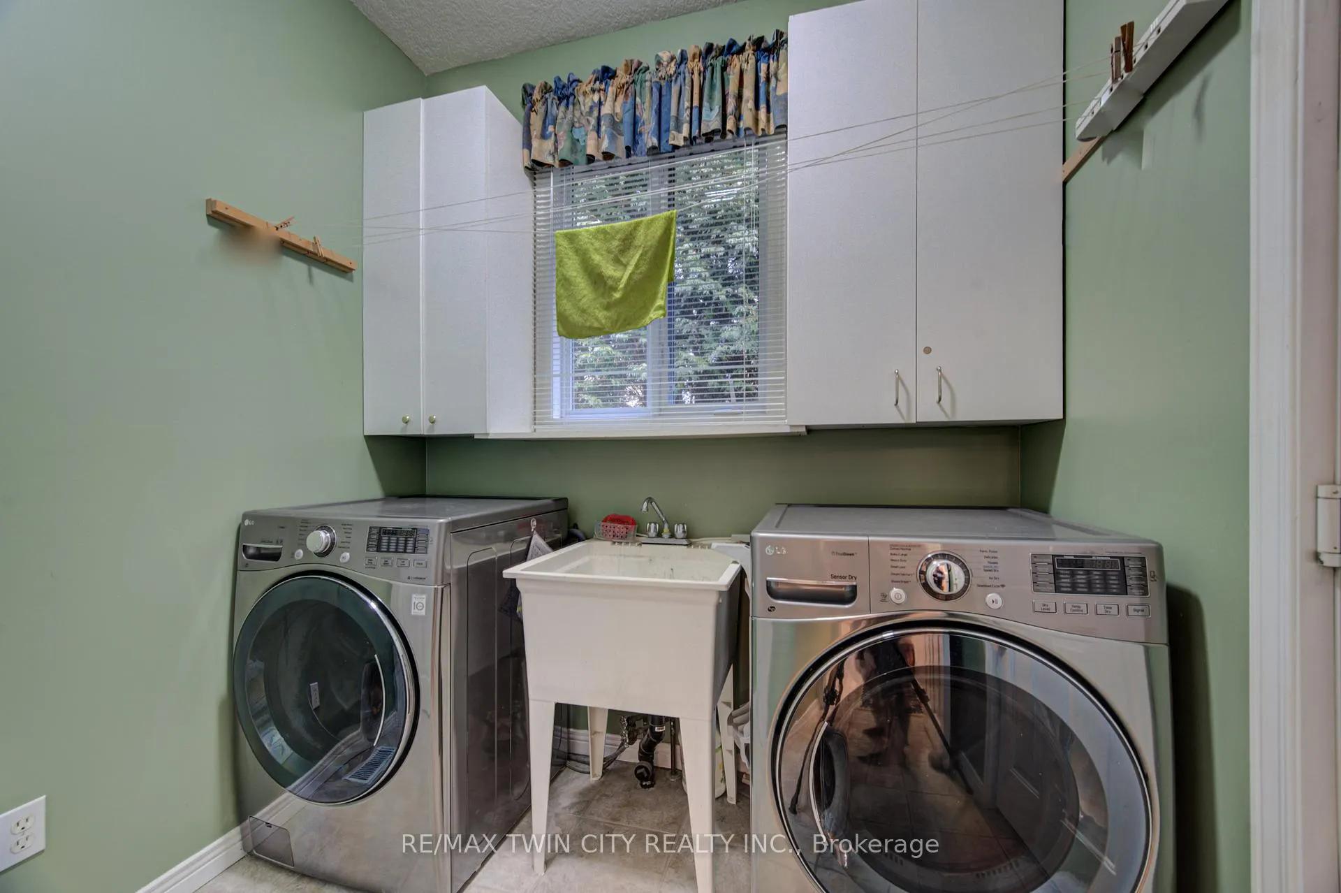 Photo 18 of 11 Carolinian Lane, Cambridge, St. Andrews Estates — HOMEH