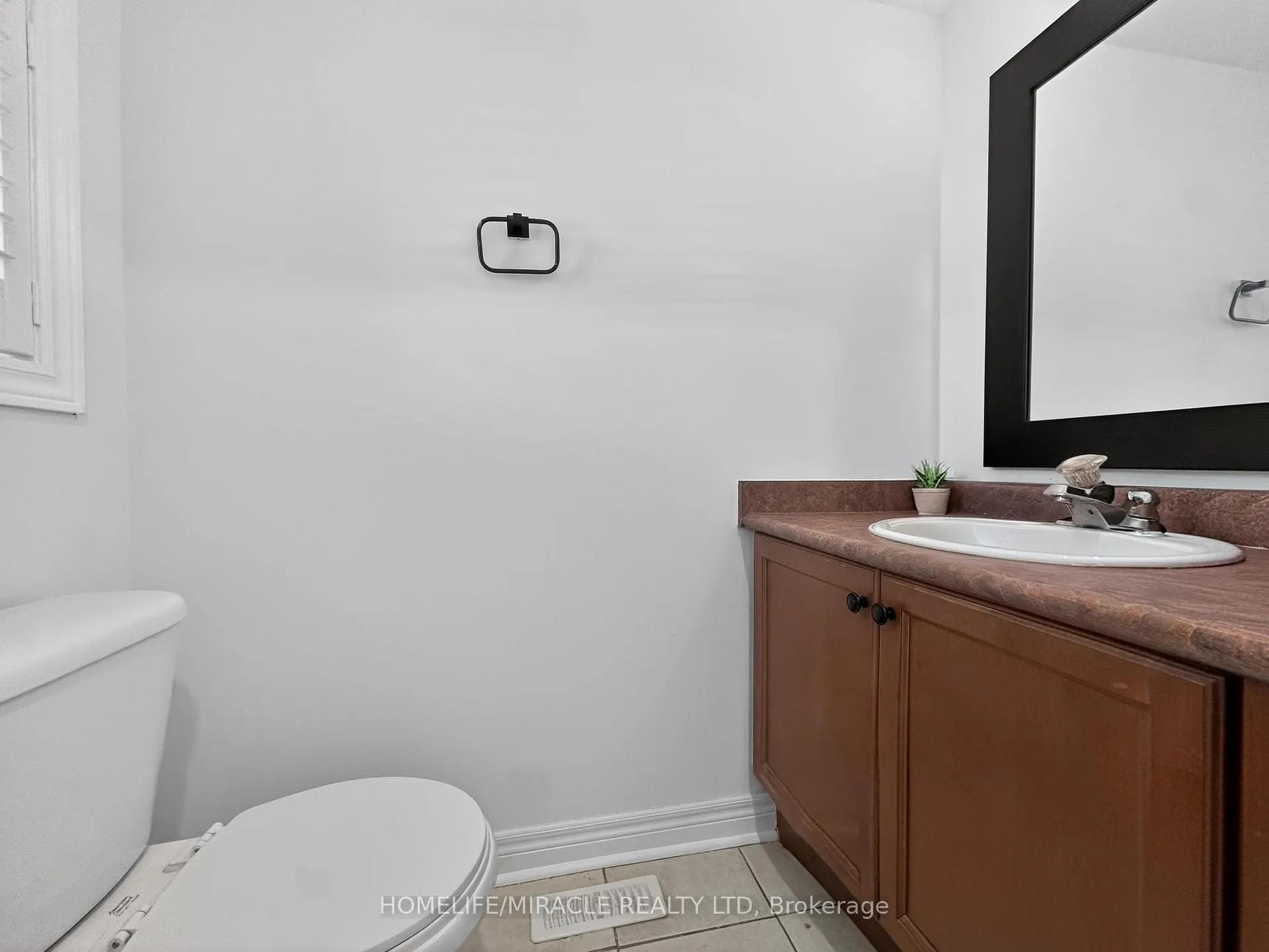 Photo 5 of Unit 20, 21 Eastview Gate, Brampton, Bram East — HOMEH