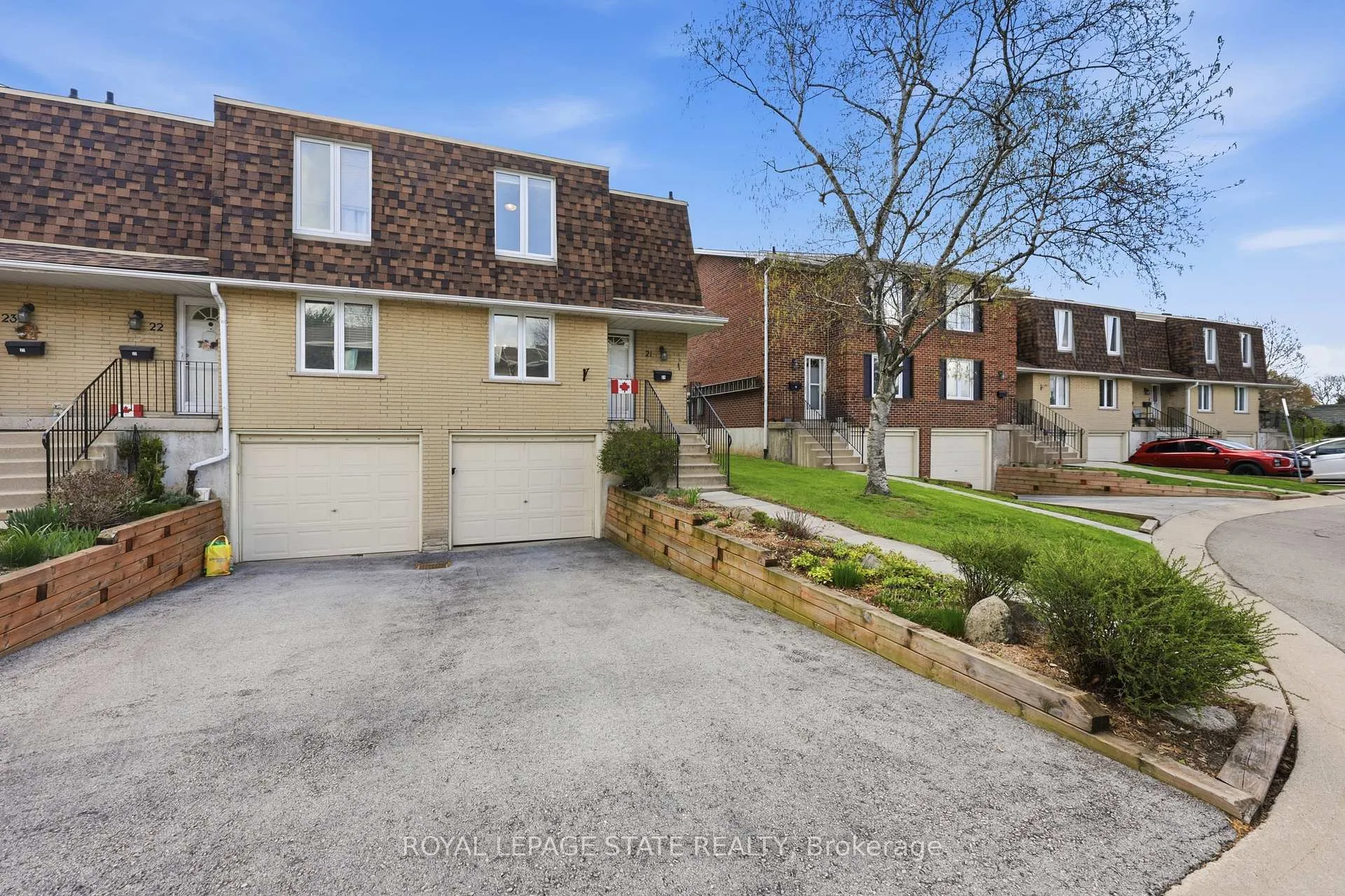 Photo 4 of Unit 21, 299 Limeridge Road W, Hamilton, Rolston — HOMEH