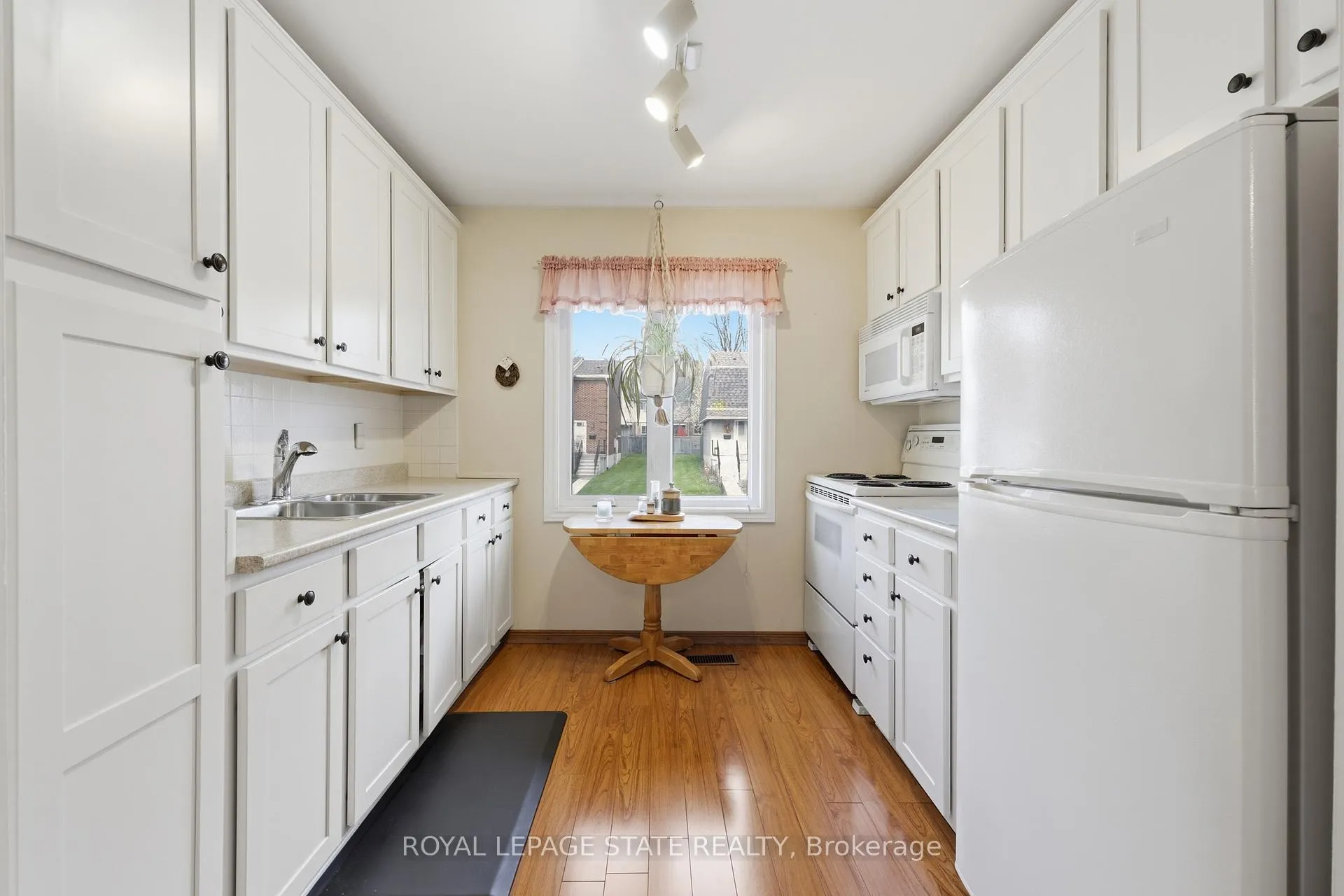 Photo 12 of Unit 21, 299 Limeridge Road W, Hamilton, Rolston — HOMEH